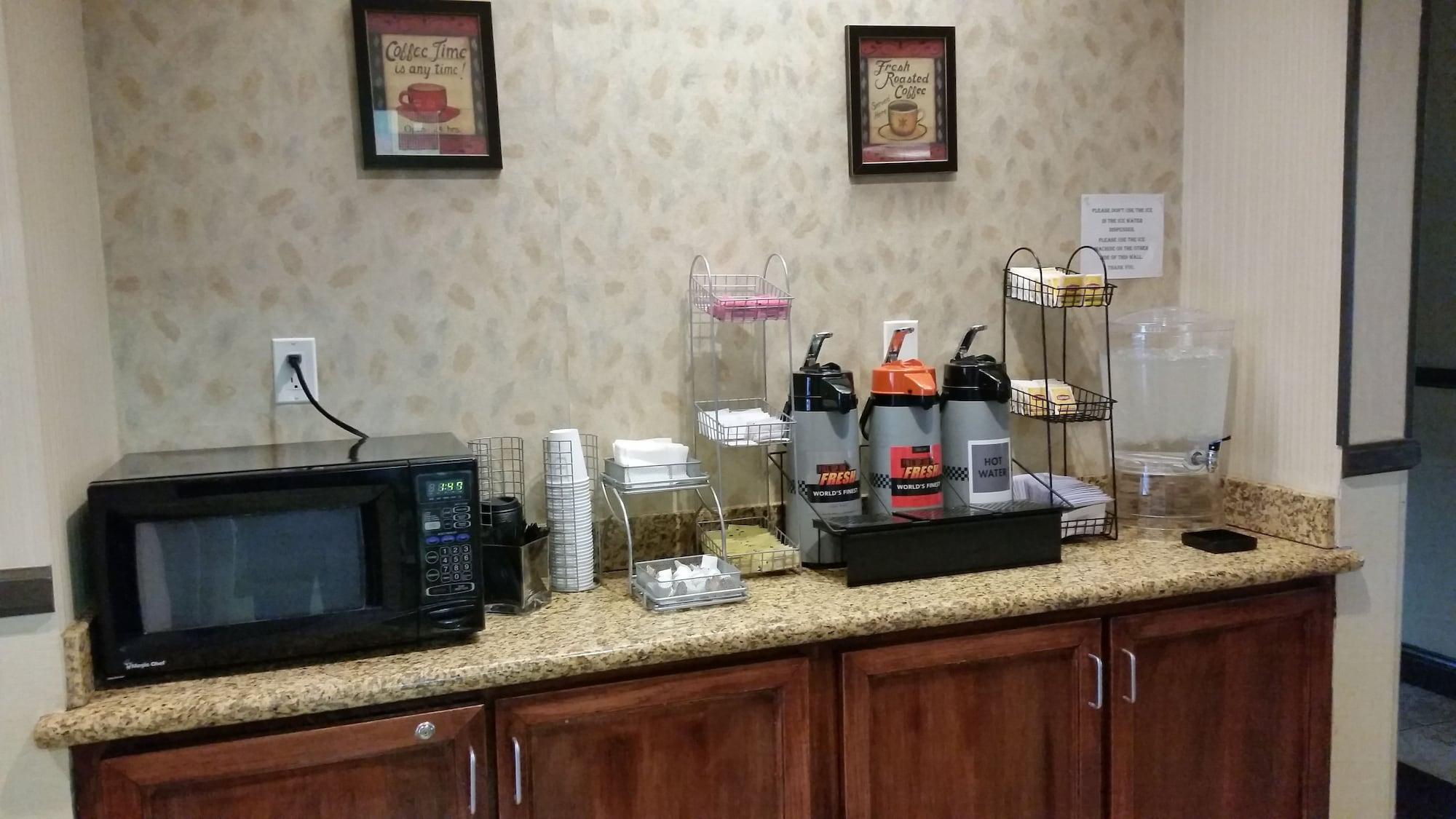 Restaurant Days Inn & Suites by Wyndham Vancouver