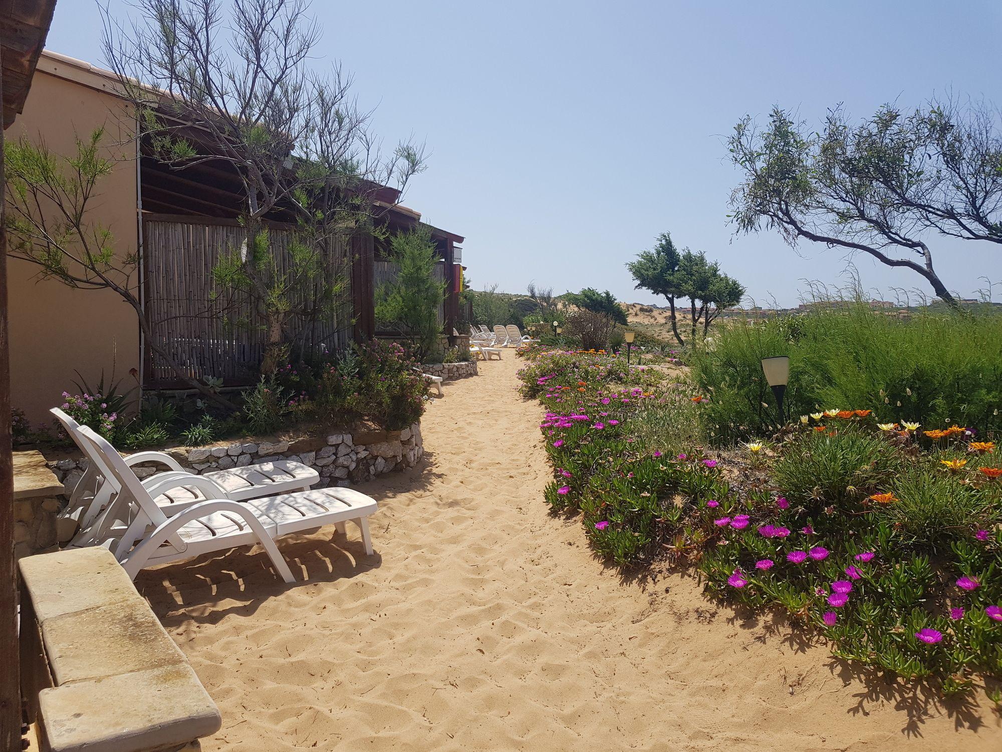 Vista Exterior Hotel Villaggio Sabbie d'Oro