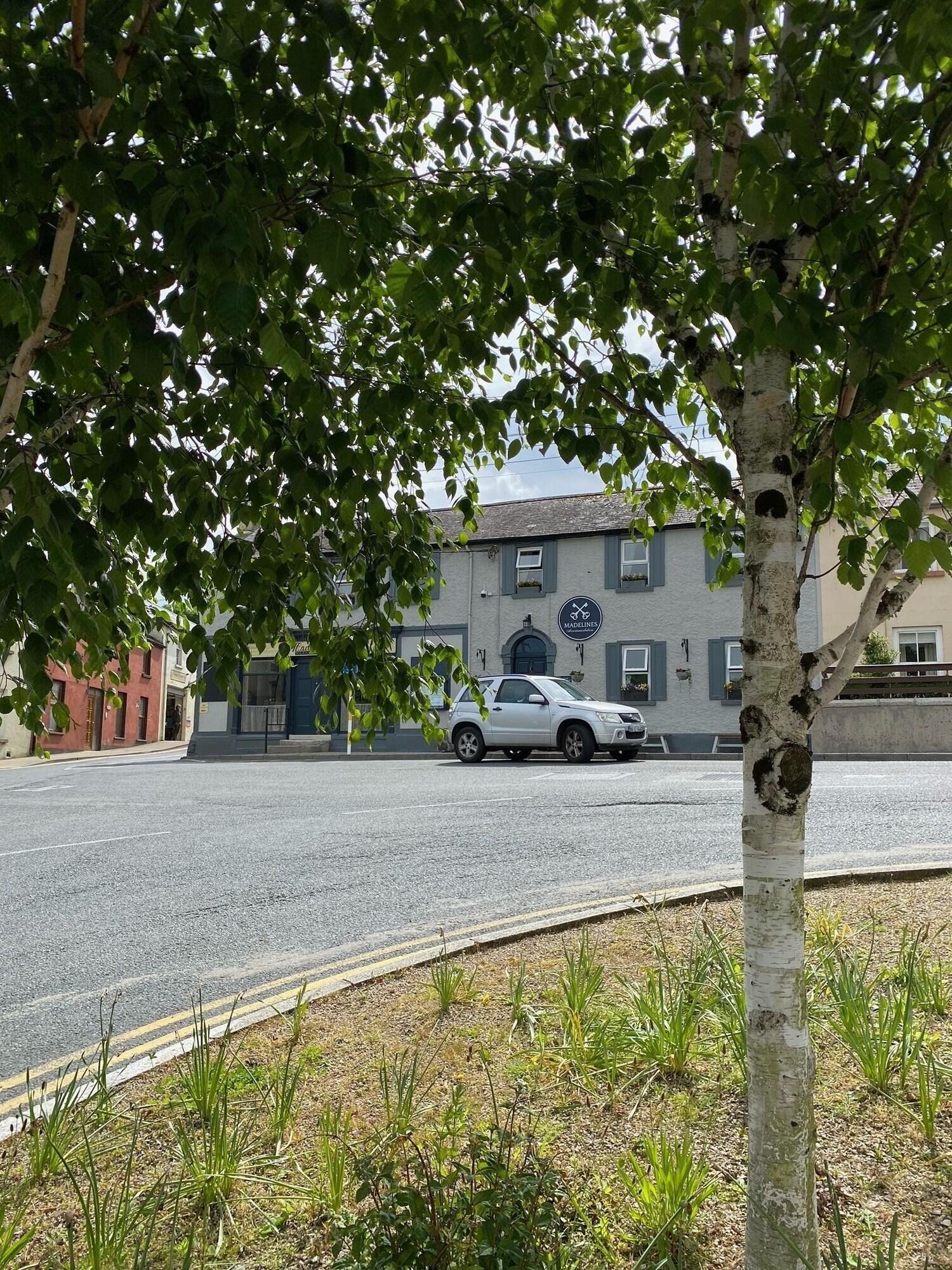 Vista Exterior Madelines Accommodation