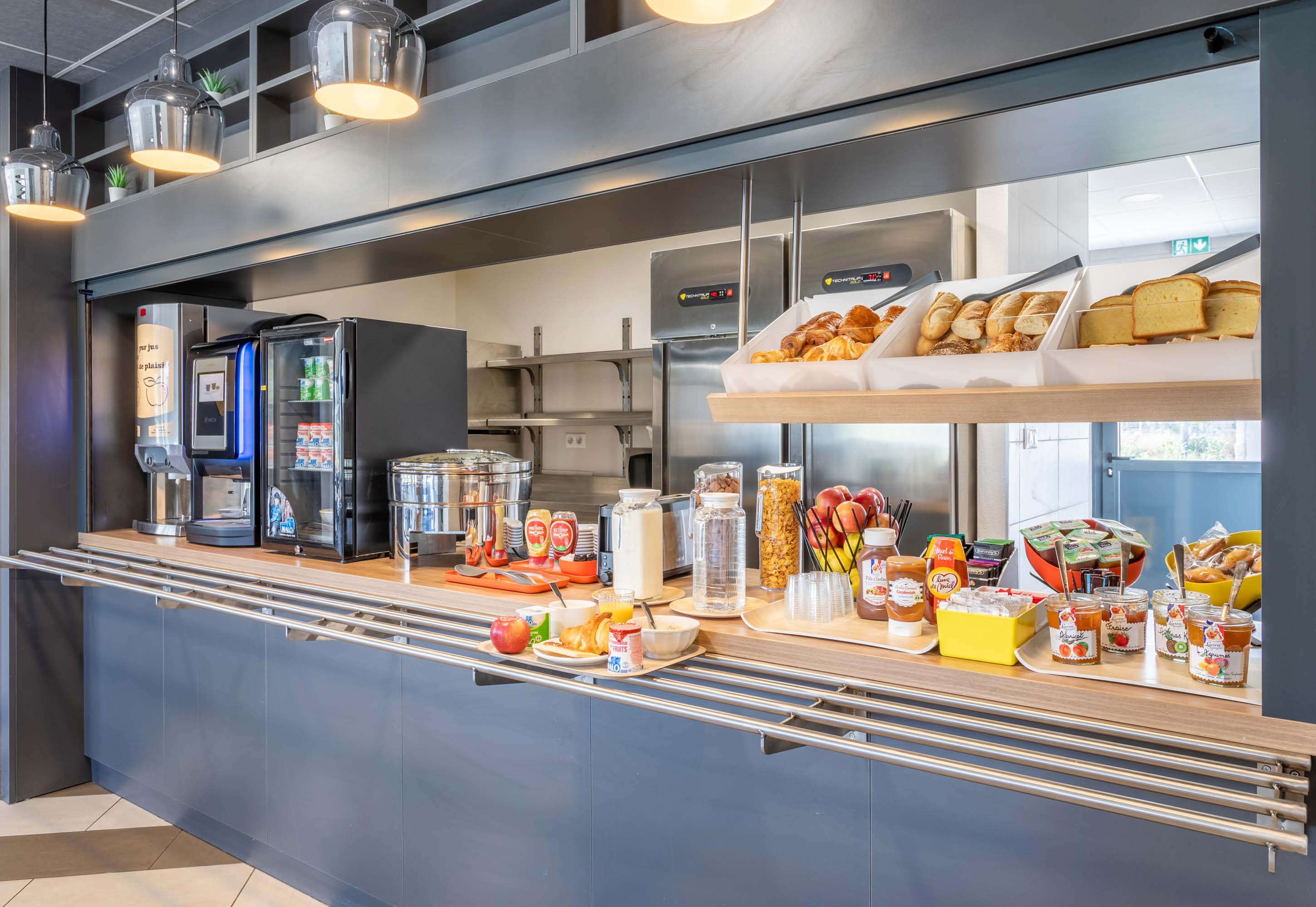 Restaurant B&B HOTEL Saint Martin De Crau Alpilles Camargue
