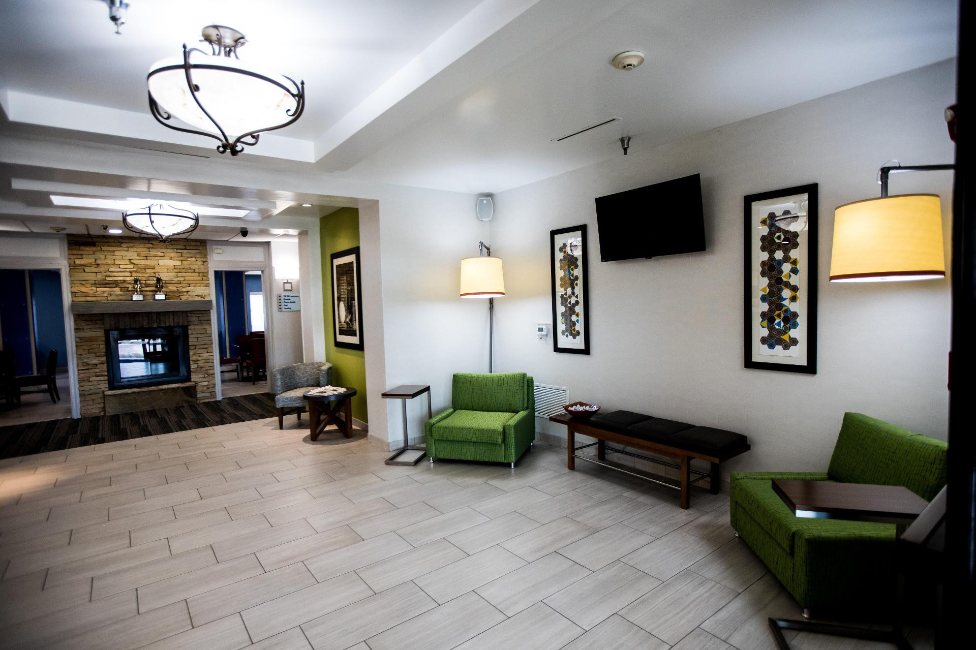 Vista Lobby Holiday Inn Express Dayton by IHG