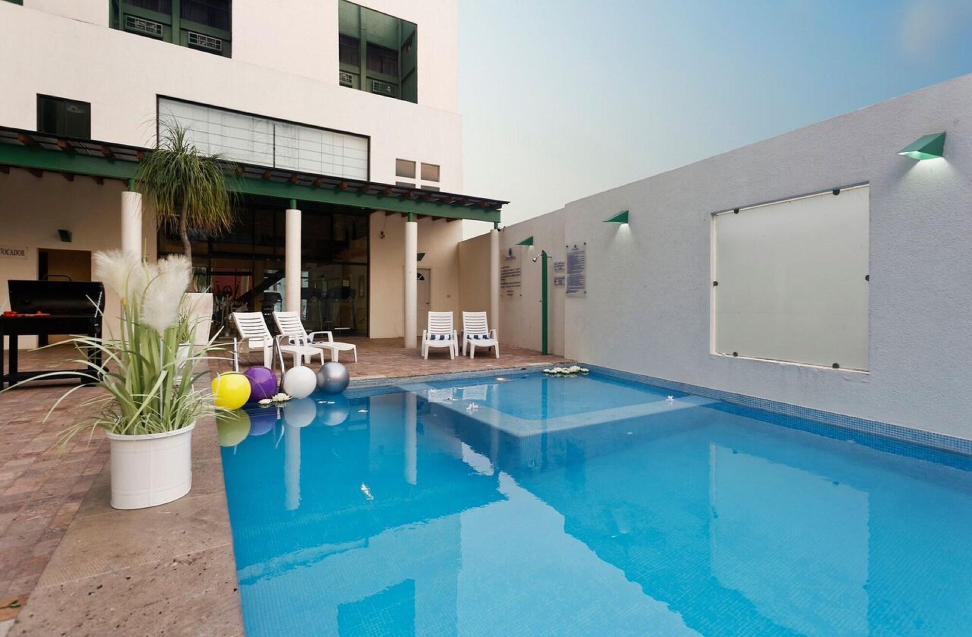 Vista Piscina Hotel Olmeca Plaza