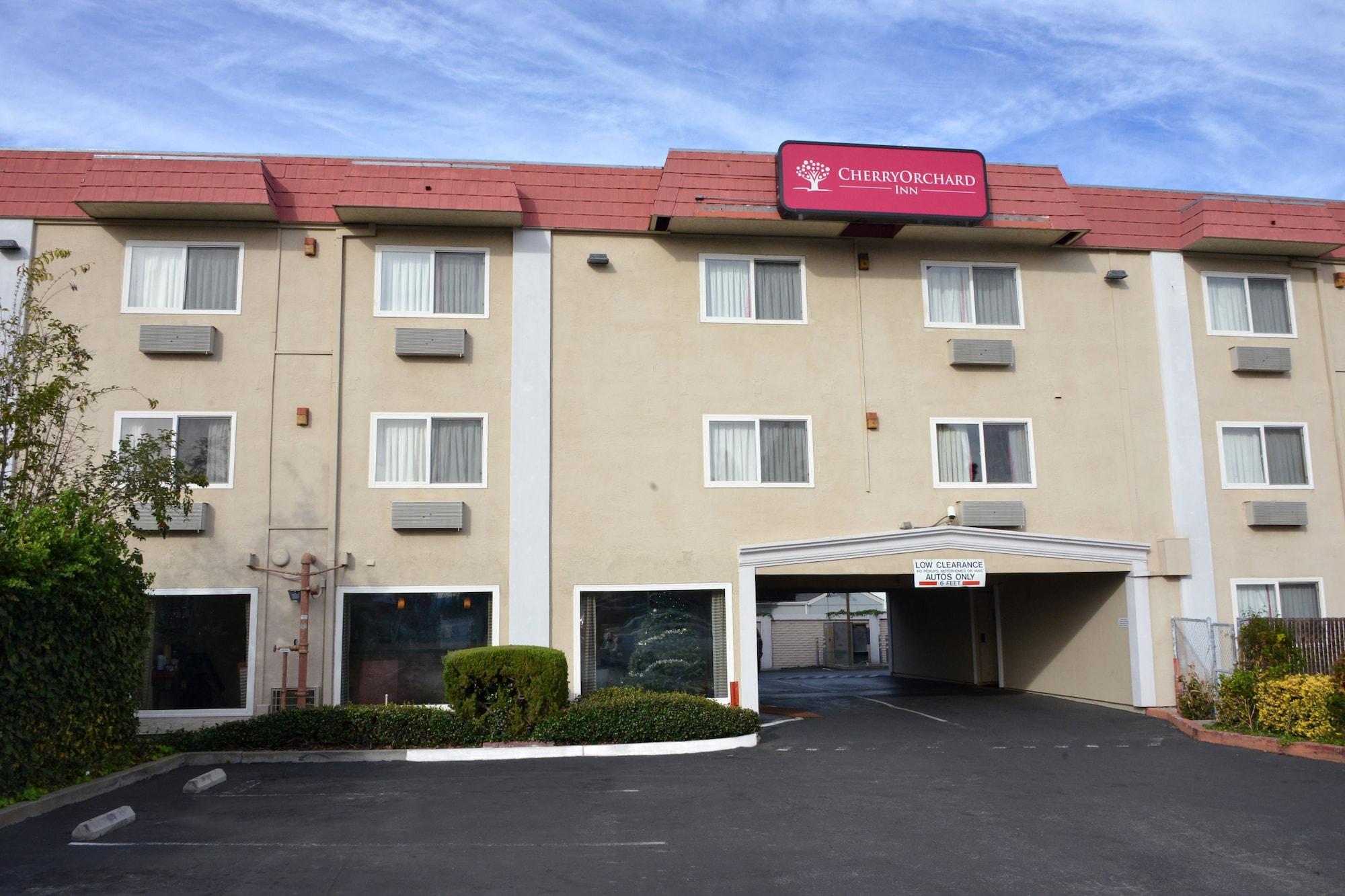 Varios Cherry Orchard Inn