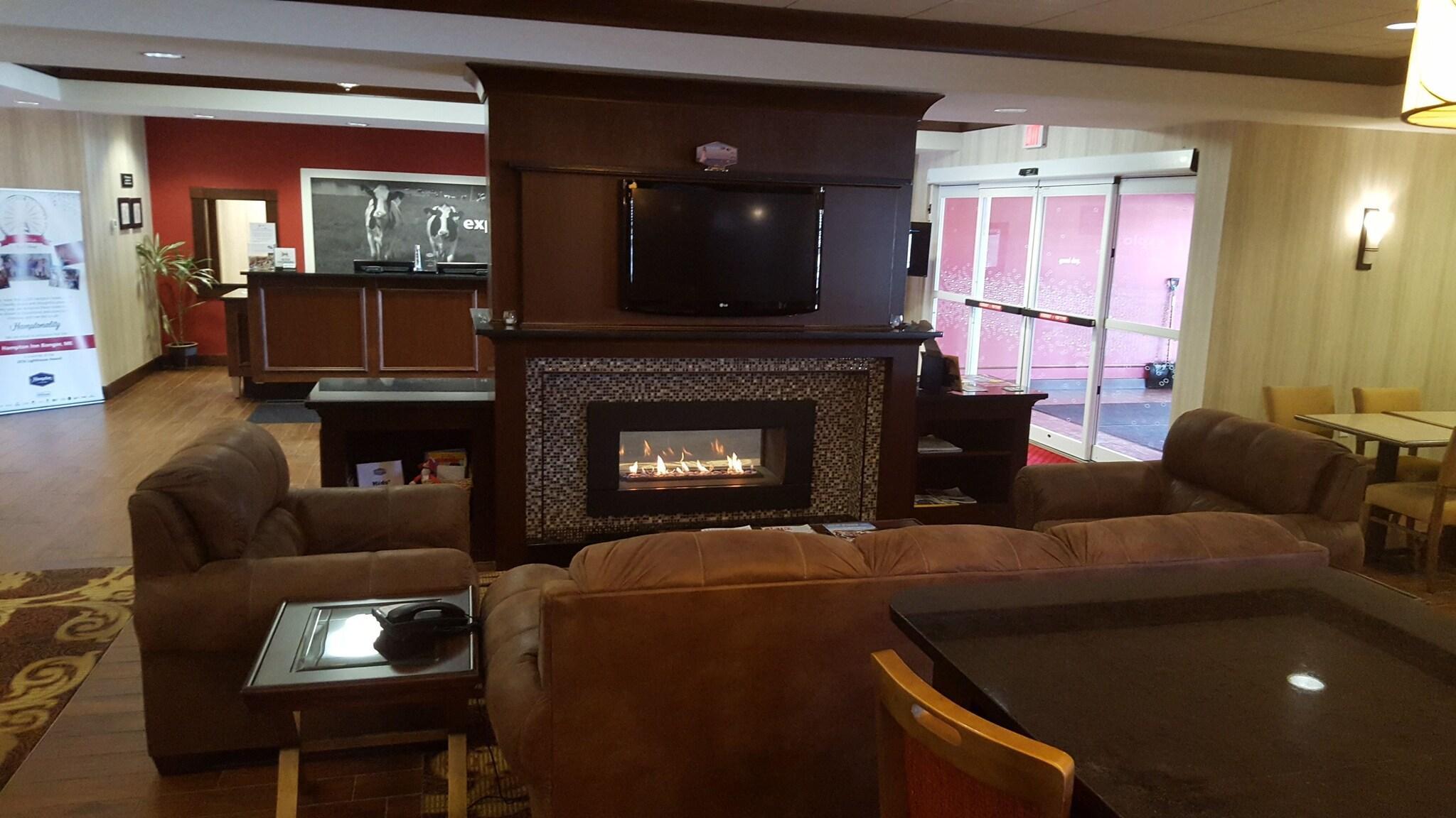 Vista Lobby Hampton Inn Bangor