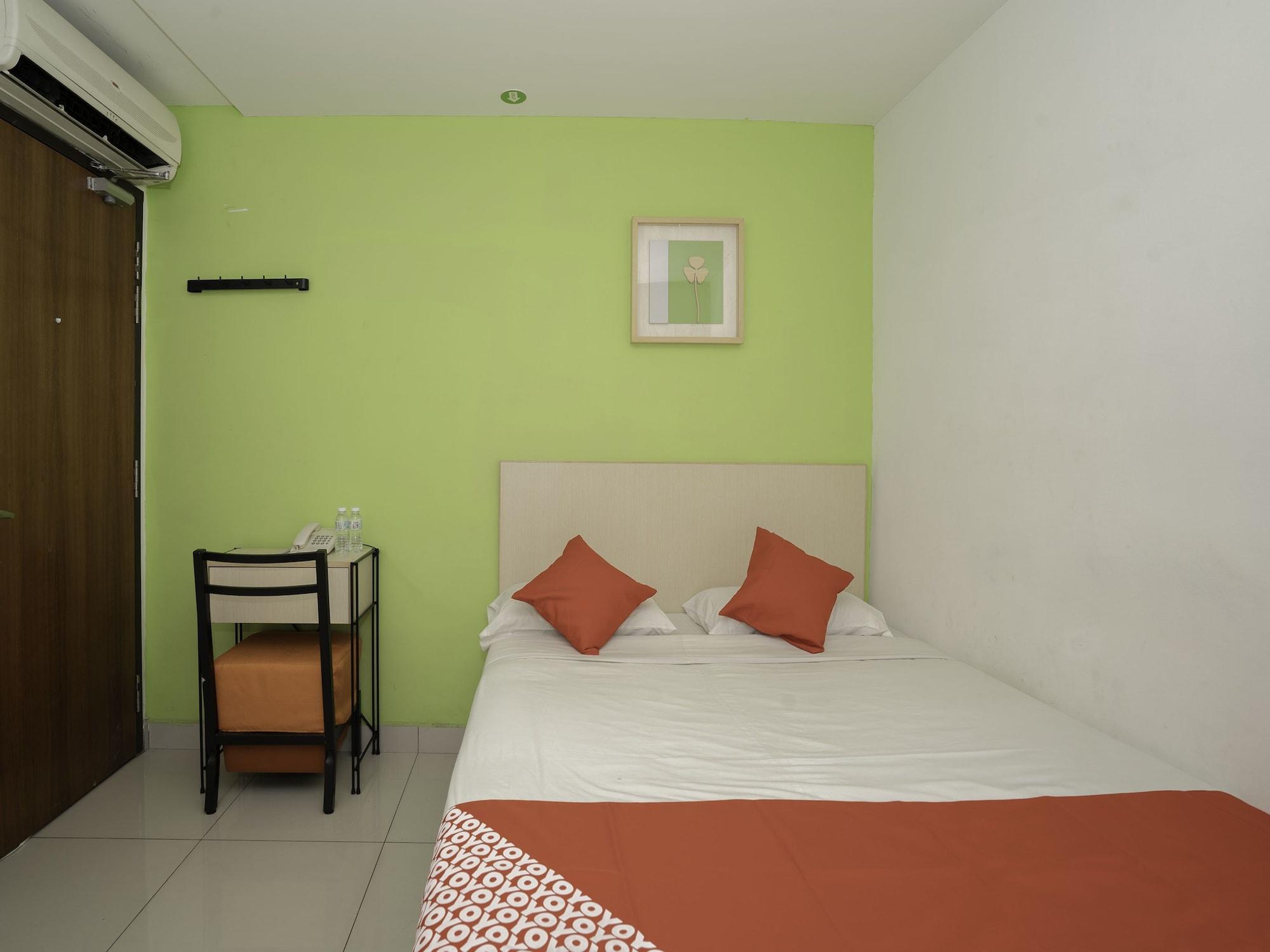 Varios OYO 903 Happy 92 Hotel