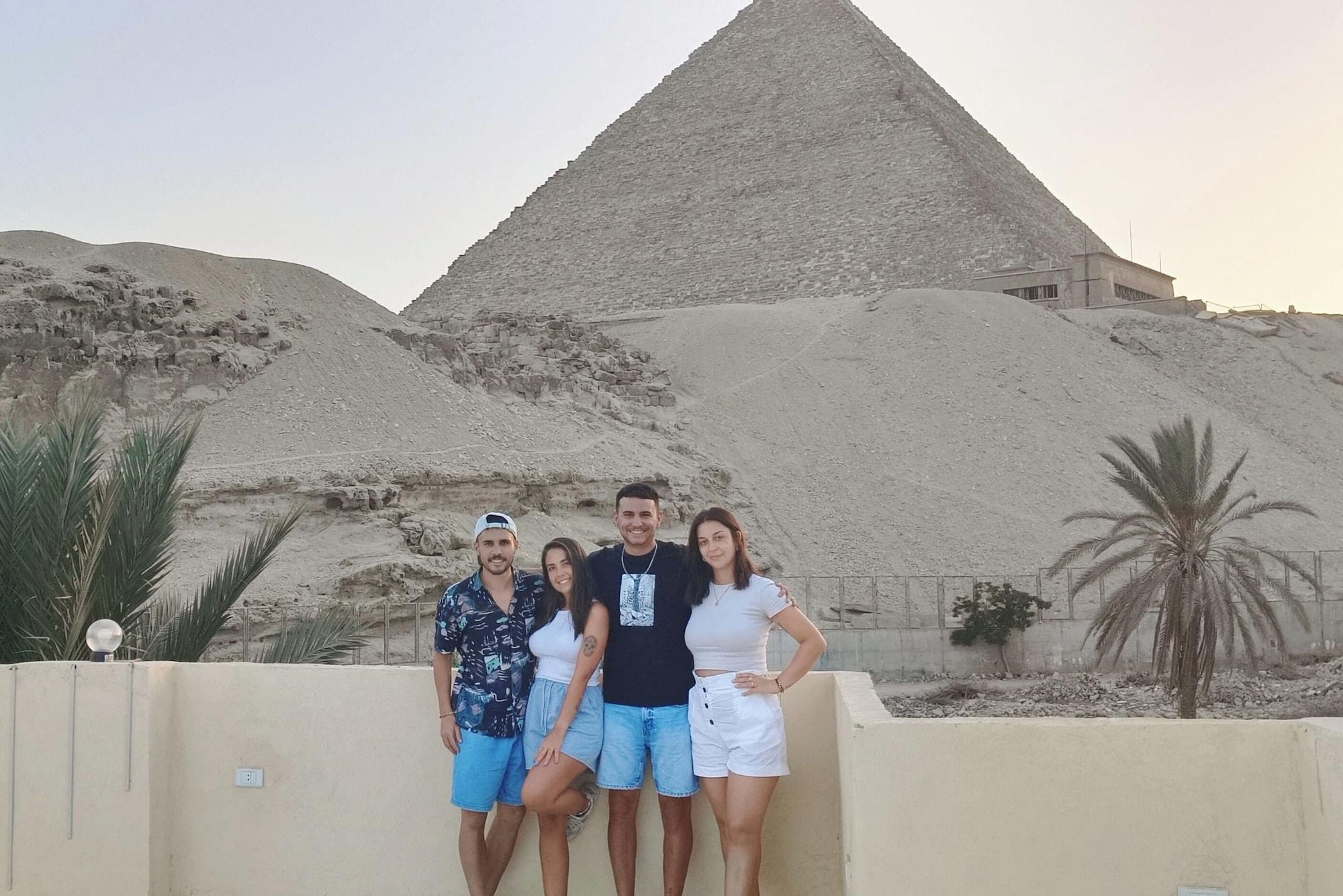 Varios Crystal pyramid inn