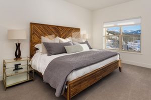 Alquiler Vacacional - The AlpenGlow House: Private Hot Tub Retreat with Stunning Mountain Views!