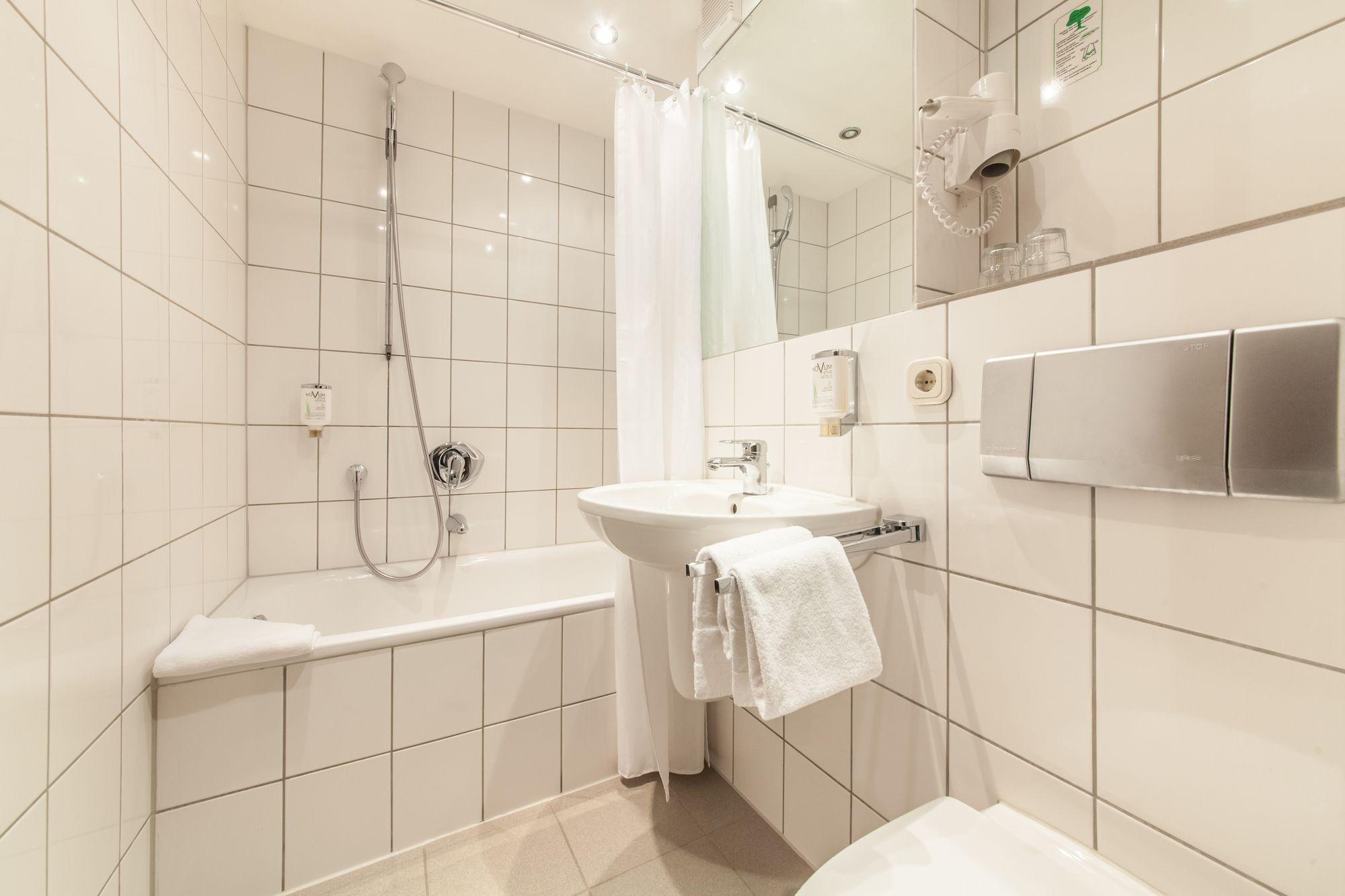 Equipamiento de Habitación Hotel Maxim Düsseldorf City