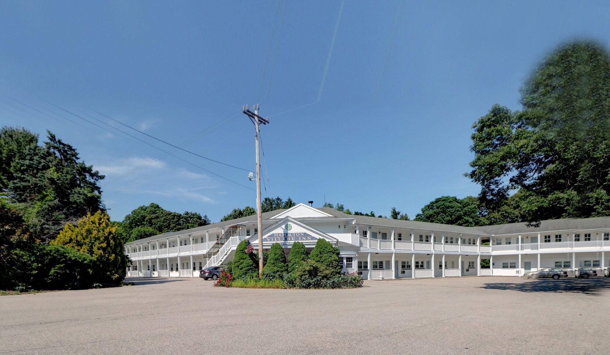 Vista Exterior Hamilton Village Inn