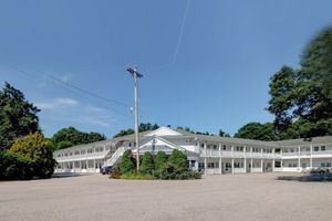 Alojamiento - Hamilton Village Inn