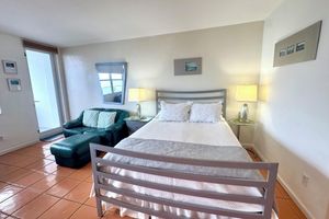 Alquiler Vacacional - South Beach Oceanfront Studio with Pool, fitness room, & Balcony