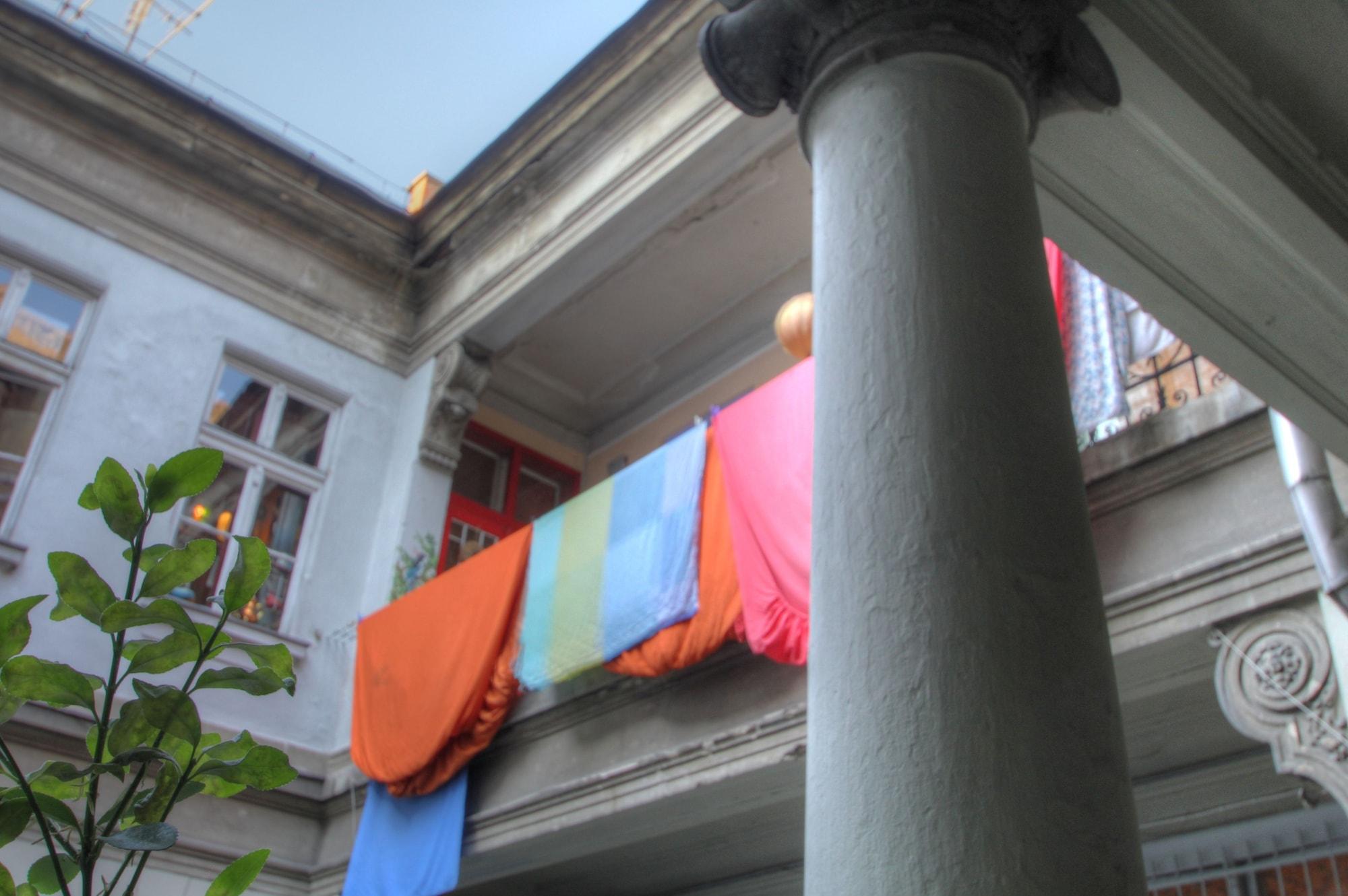 Vista Exterior Lavender Circus Hostel