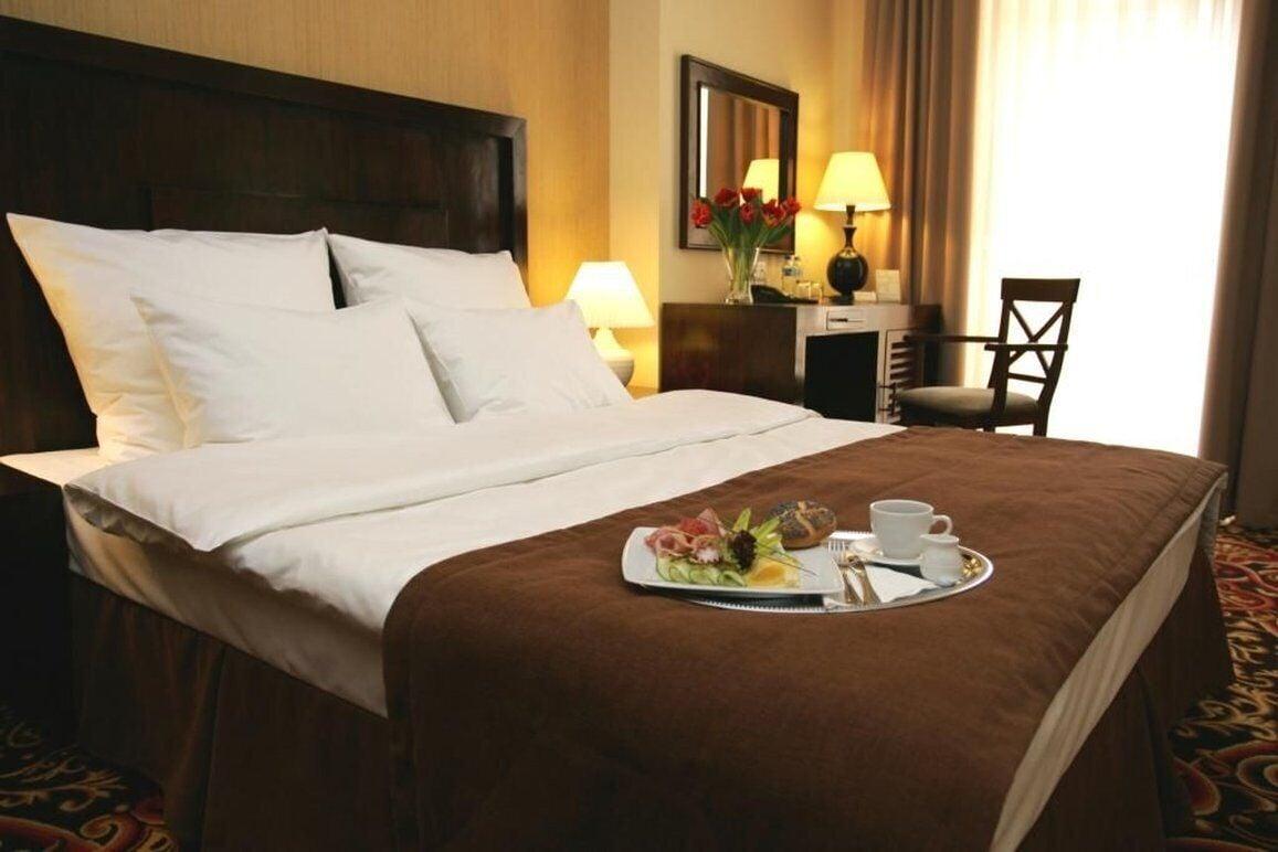 Varios Columbus Hotel