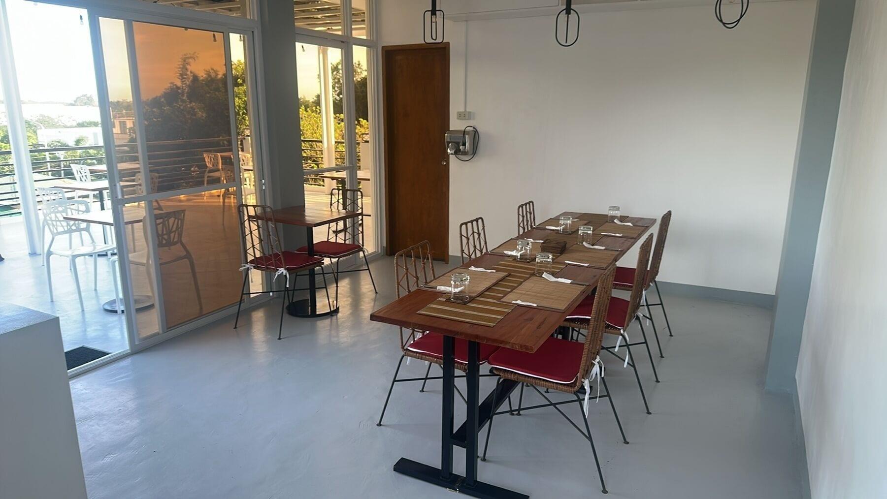 Restaurant The Palawans Place-b&b
