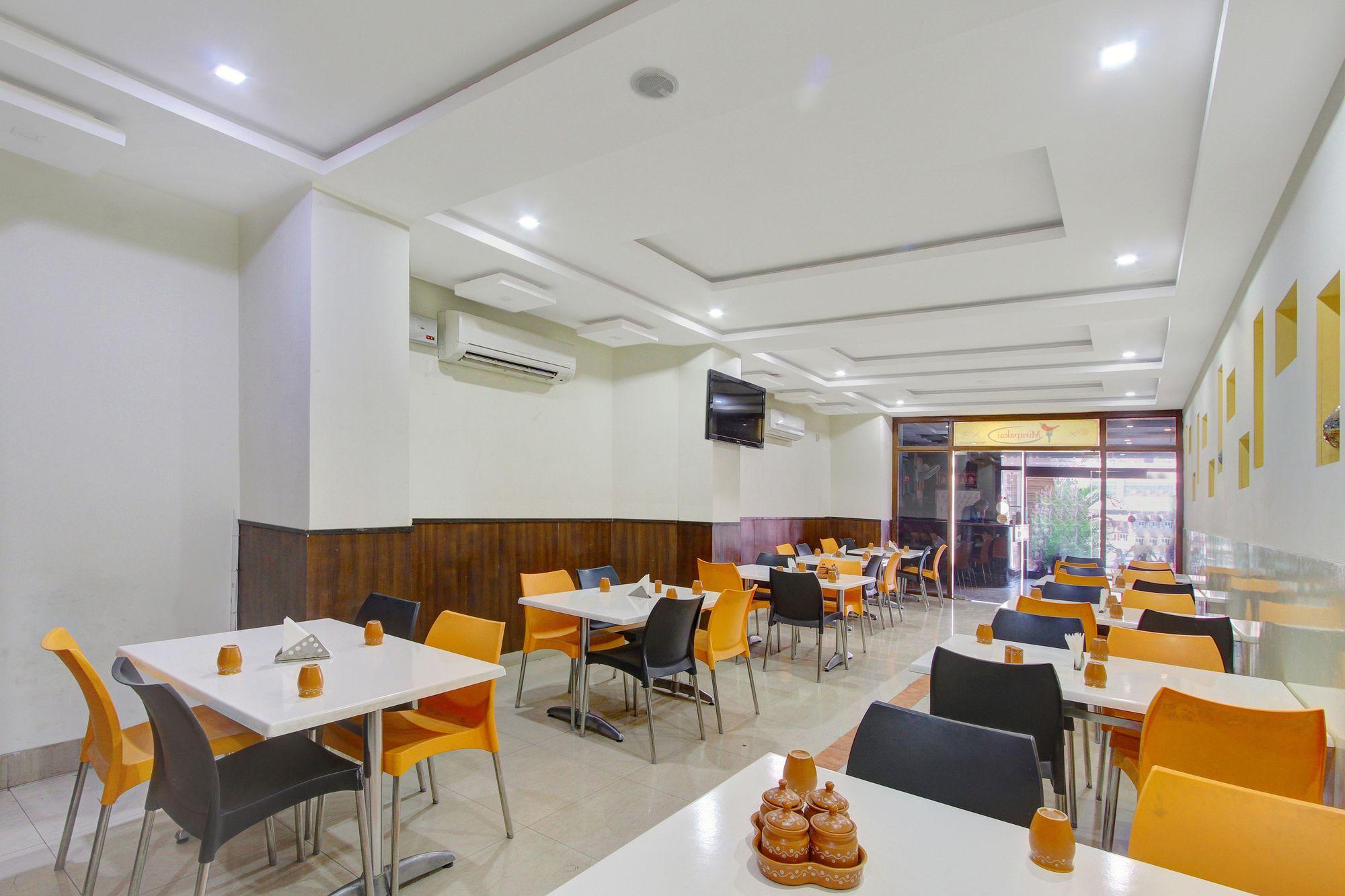 Restaurant OYO 10596 Hotel Indu