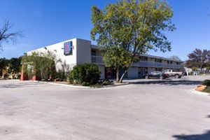Alojamiento - Motel 6 Uvalde Tx