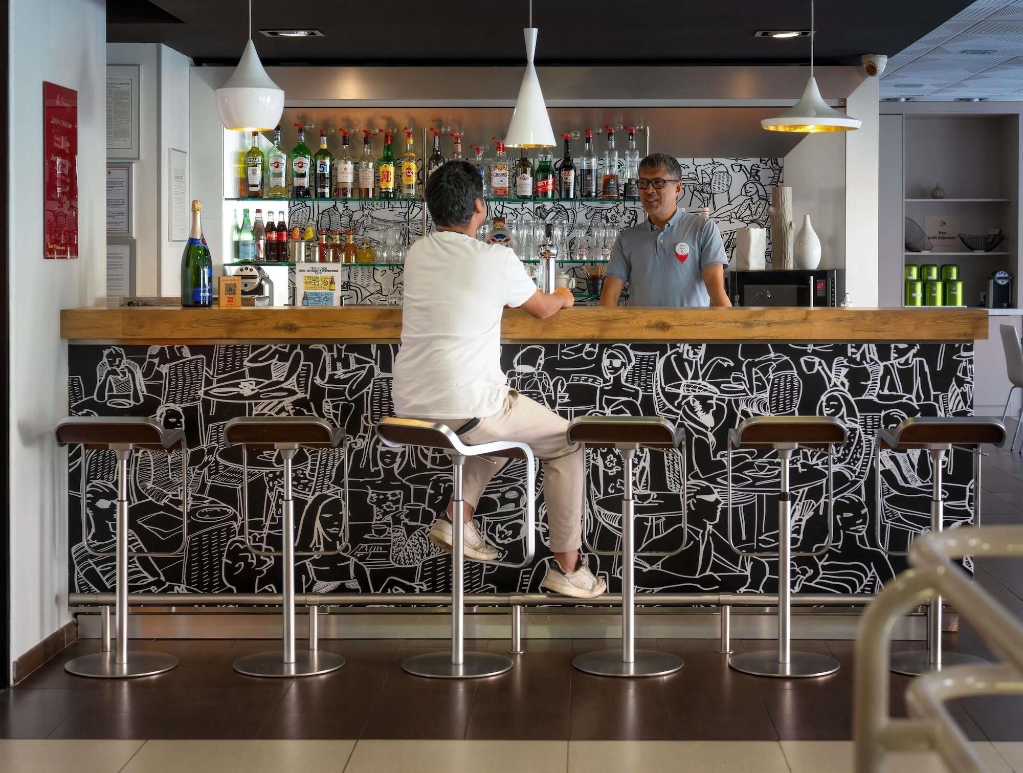 Bar/Salón ibis Epernay Centre Ville