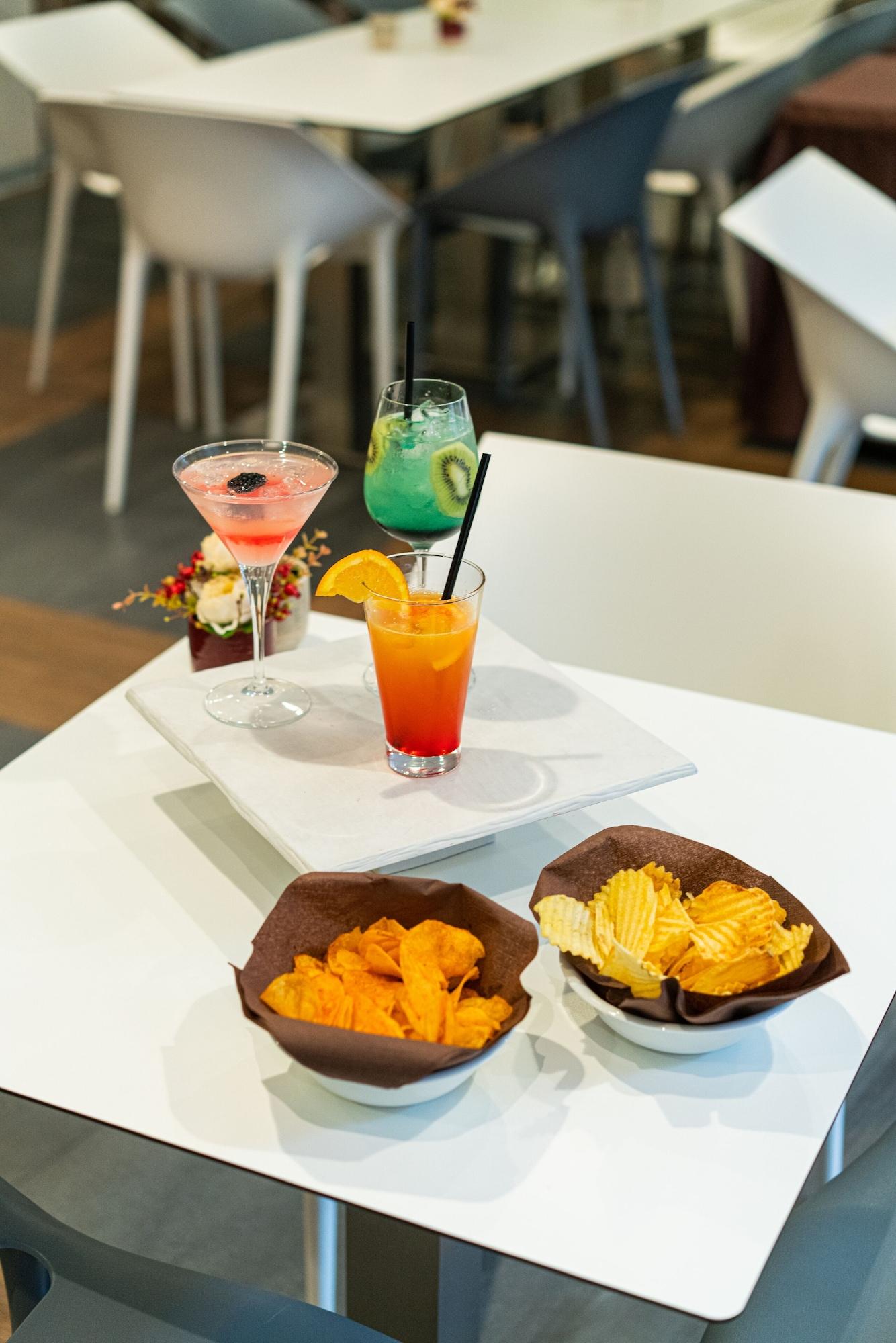 Bar/Salón Helios Hotel Monza