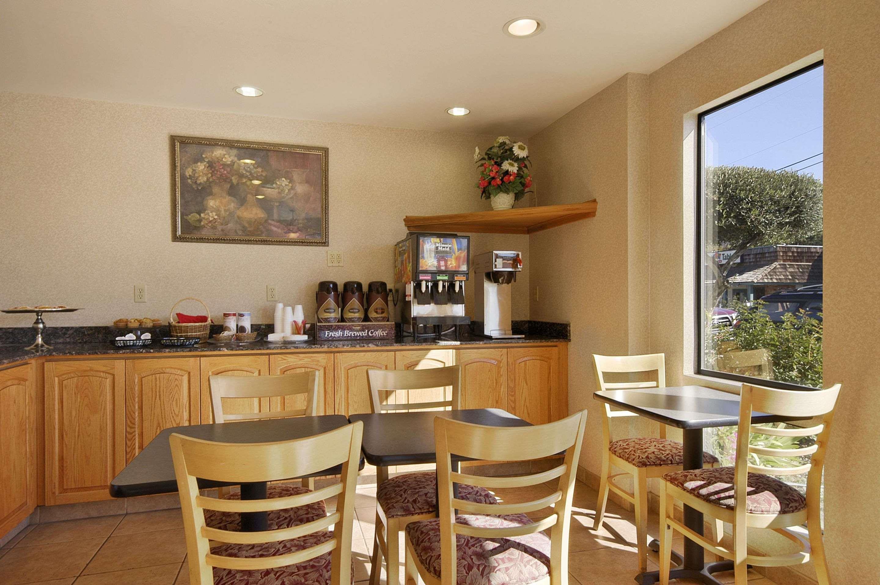 Vista Lobby Olive Tree Inn & Suites