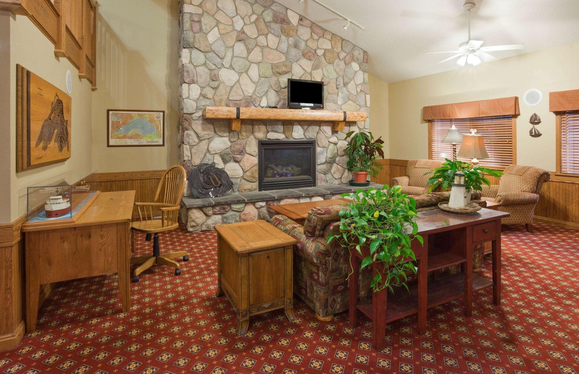 Vista Lobby AmericInn by Wyndham Wetmore Munising