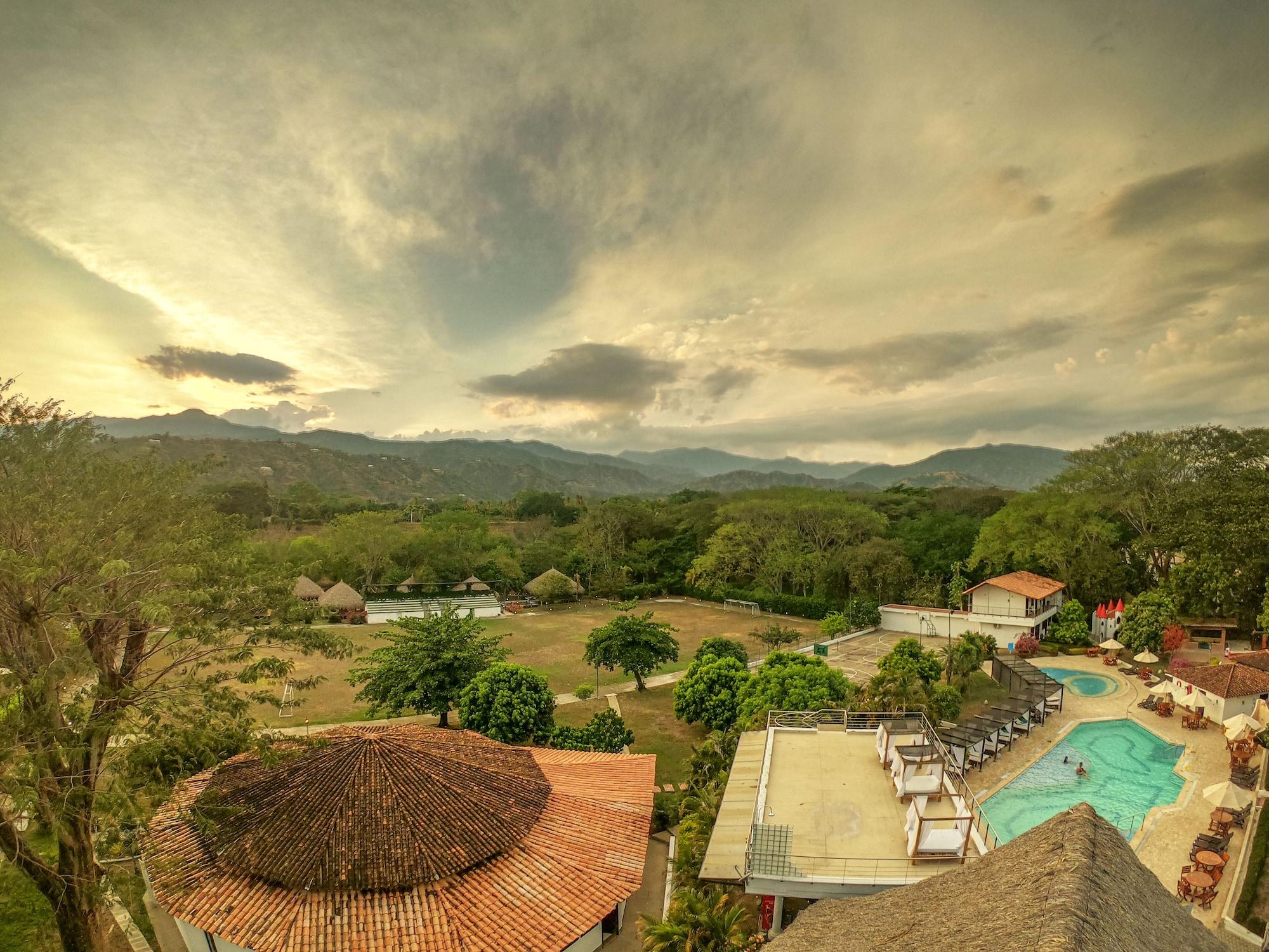 Vista Exterior La Ardilla de Santa Fe by Bernalo Hotels