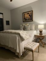 Alquiler Vacacional - Art-Filled, Beautifully Furnished 2/2 Apartment in Cherry Creek