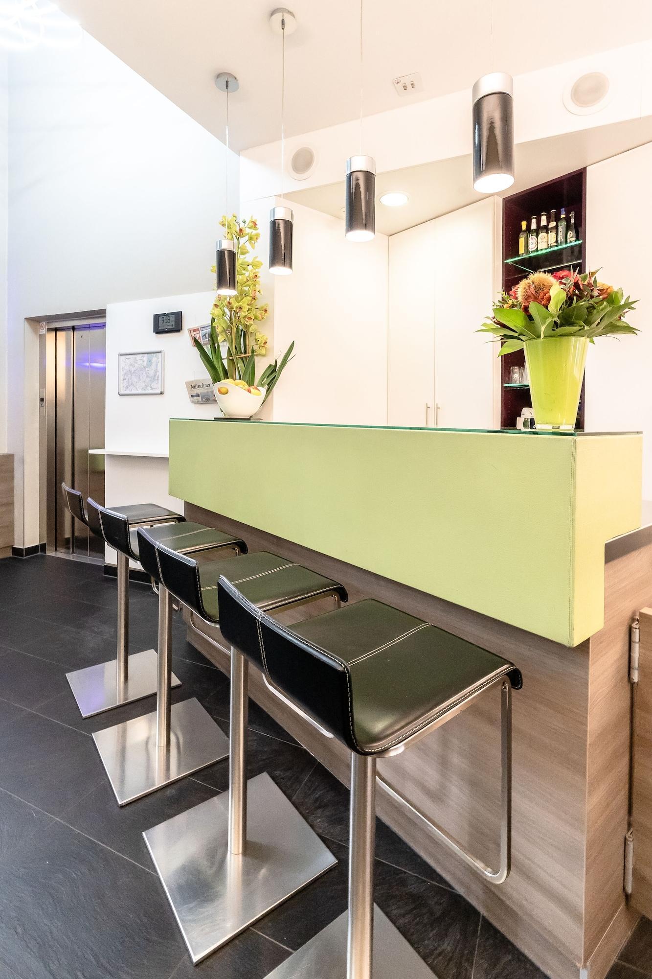 Bar/Salón Hotel Demas City