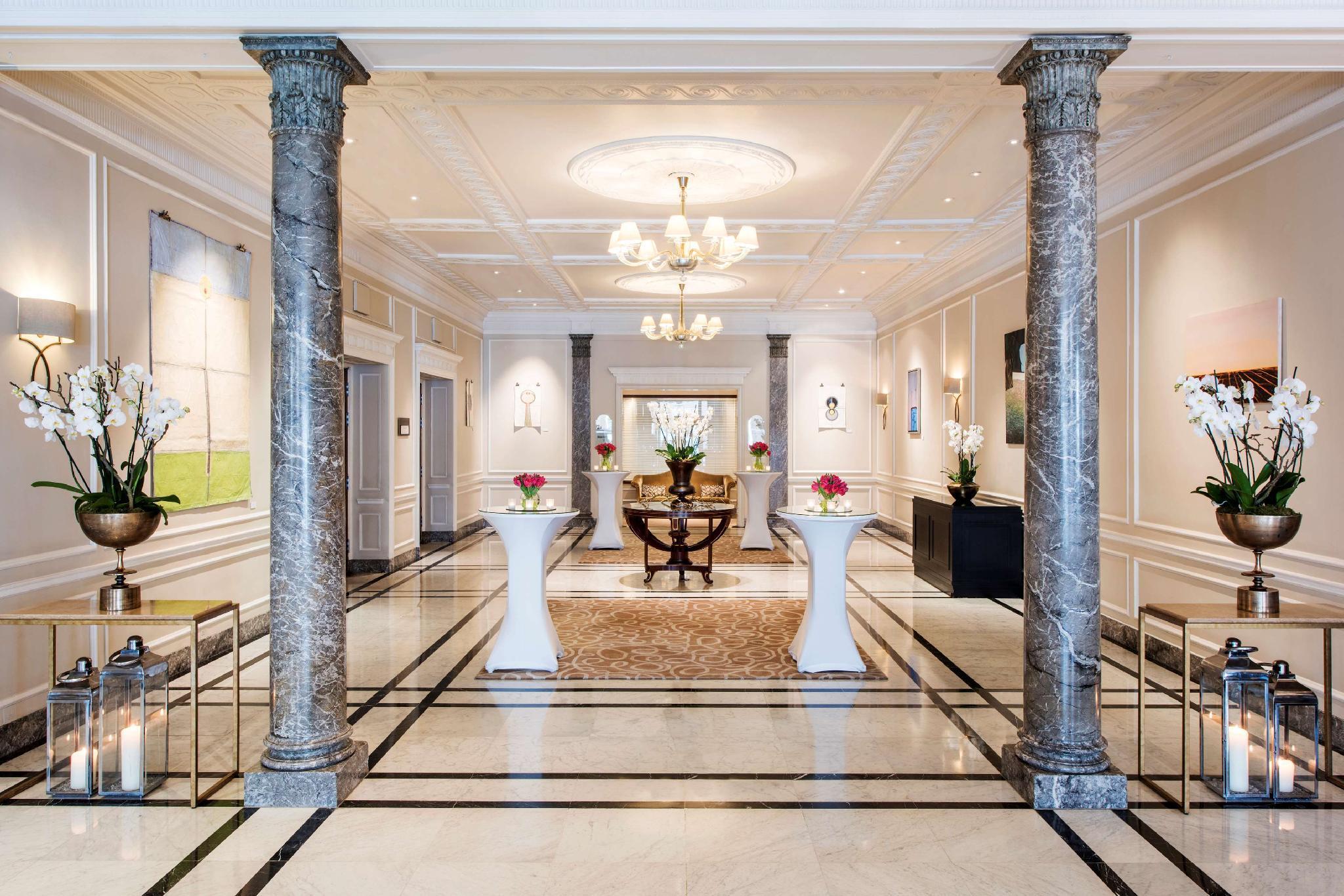 Vista Lobby Hyatt Regency London The Churchill