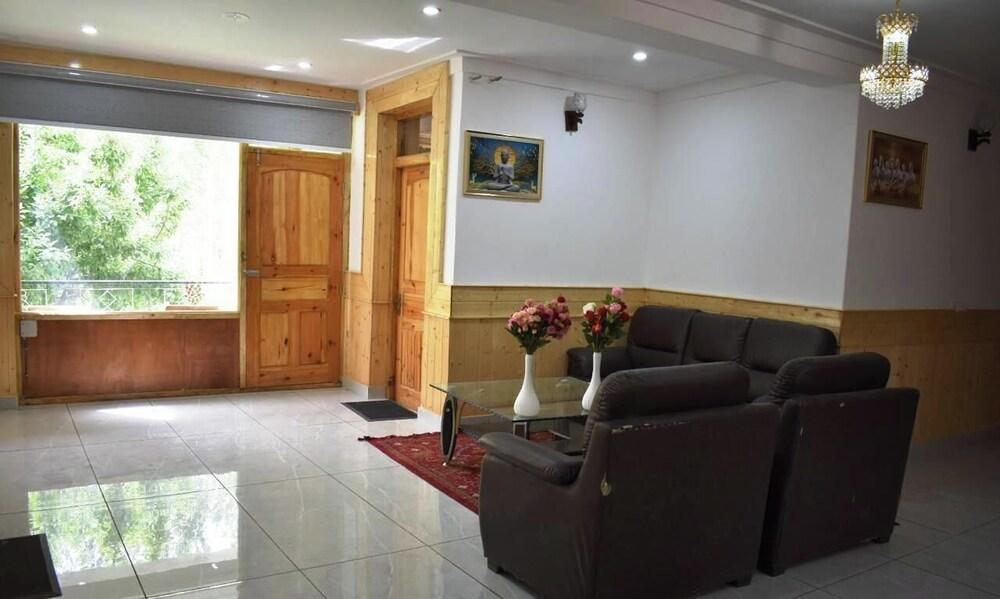 Vista Lobby The Snowpeak Hunder