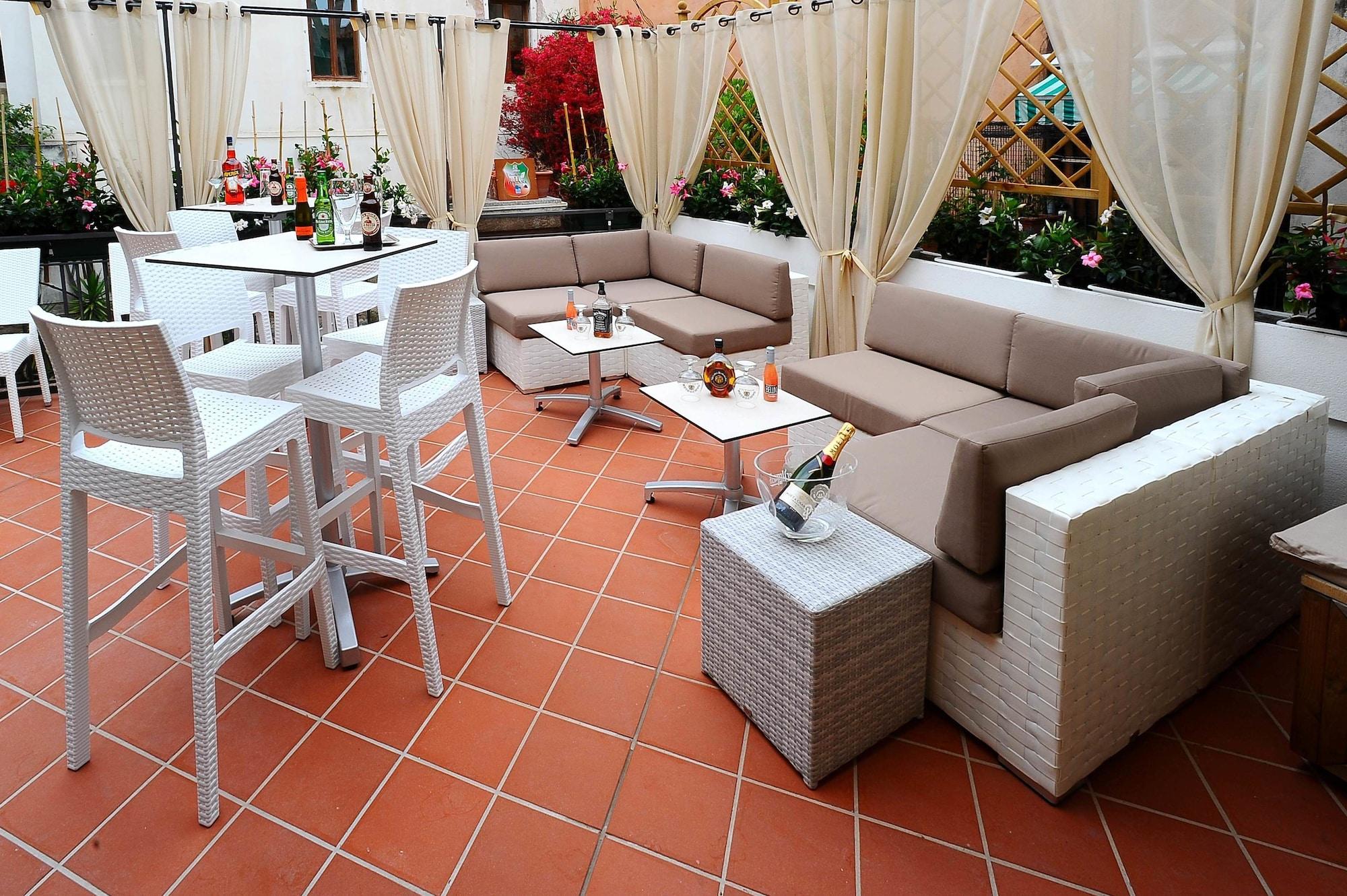 Vista Lobby Hotel Fontana