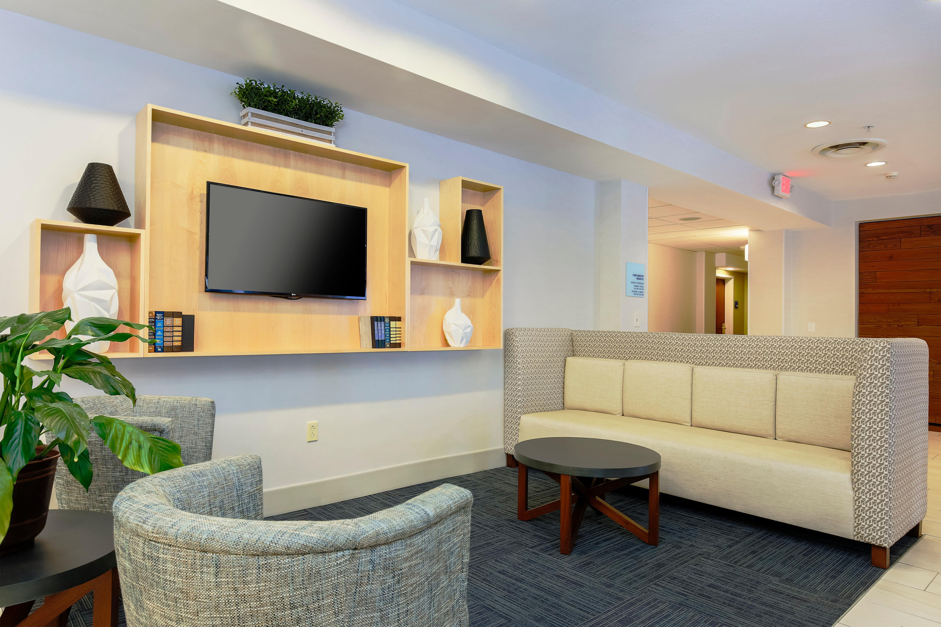 Vista Lobby Holiday Inn Express Rochester NE- Irondequoit by IHG