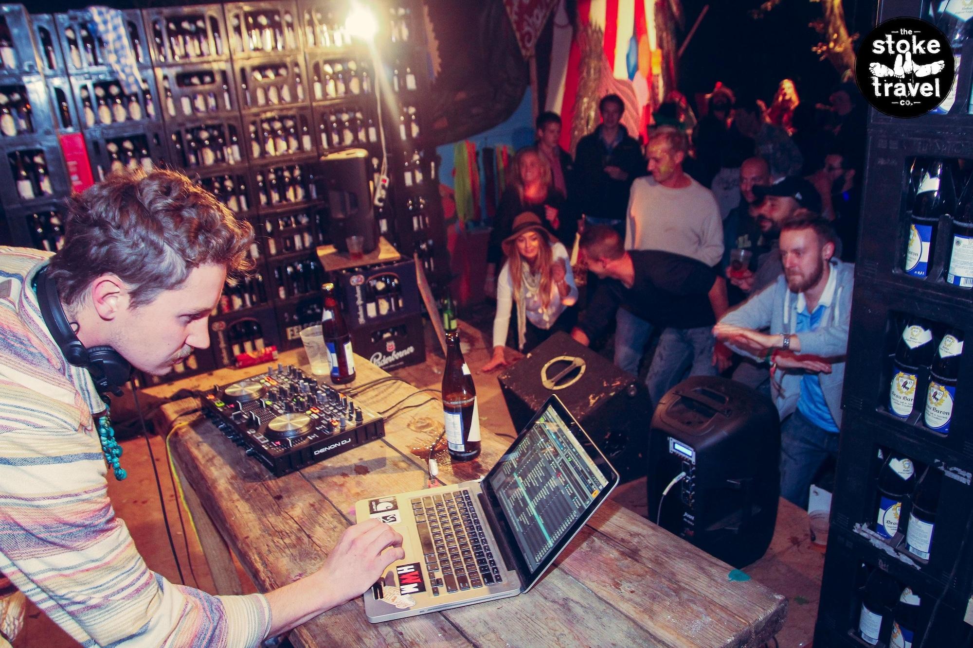 Bar/Salón Oktoberfest and Springfest All Inclusive Camping