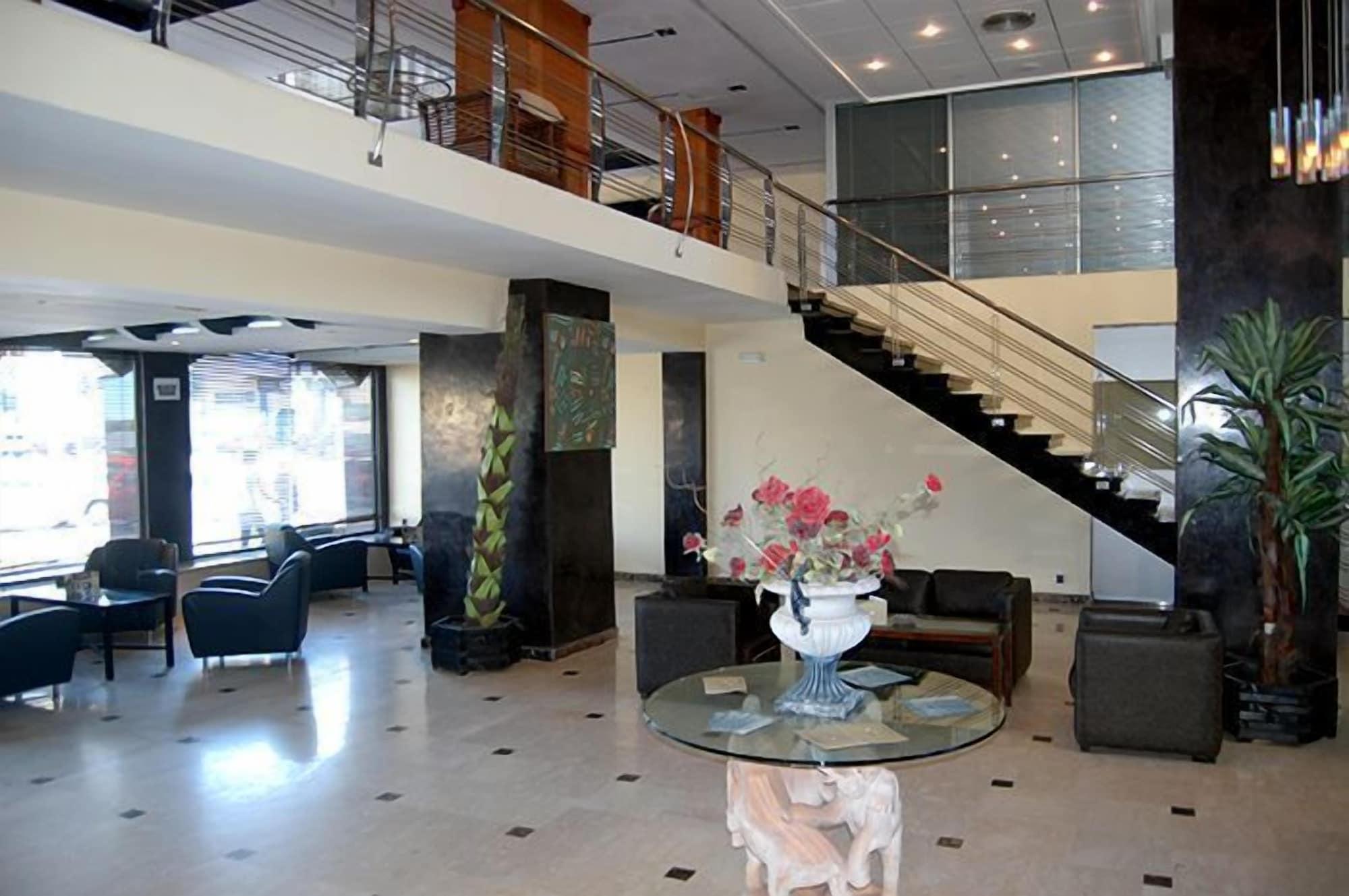 Vista Lobby Hotel De La Corniche