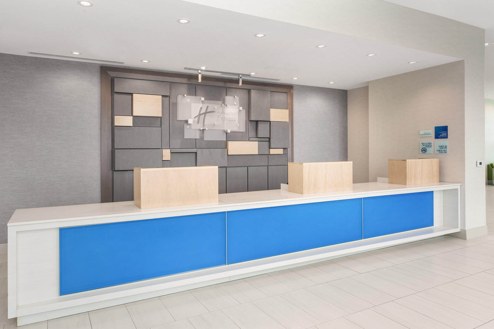 Vista Lobby Holiday Inn Express & Suites Downtown Ottawa East by IHG