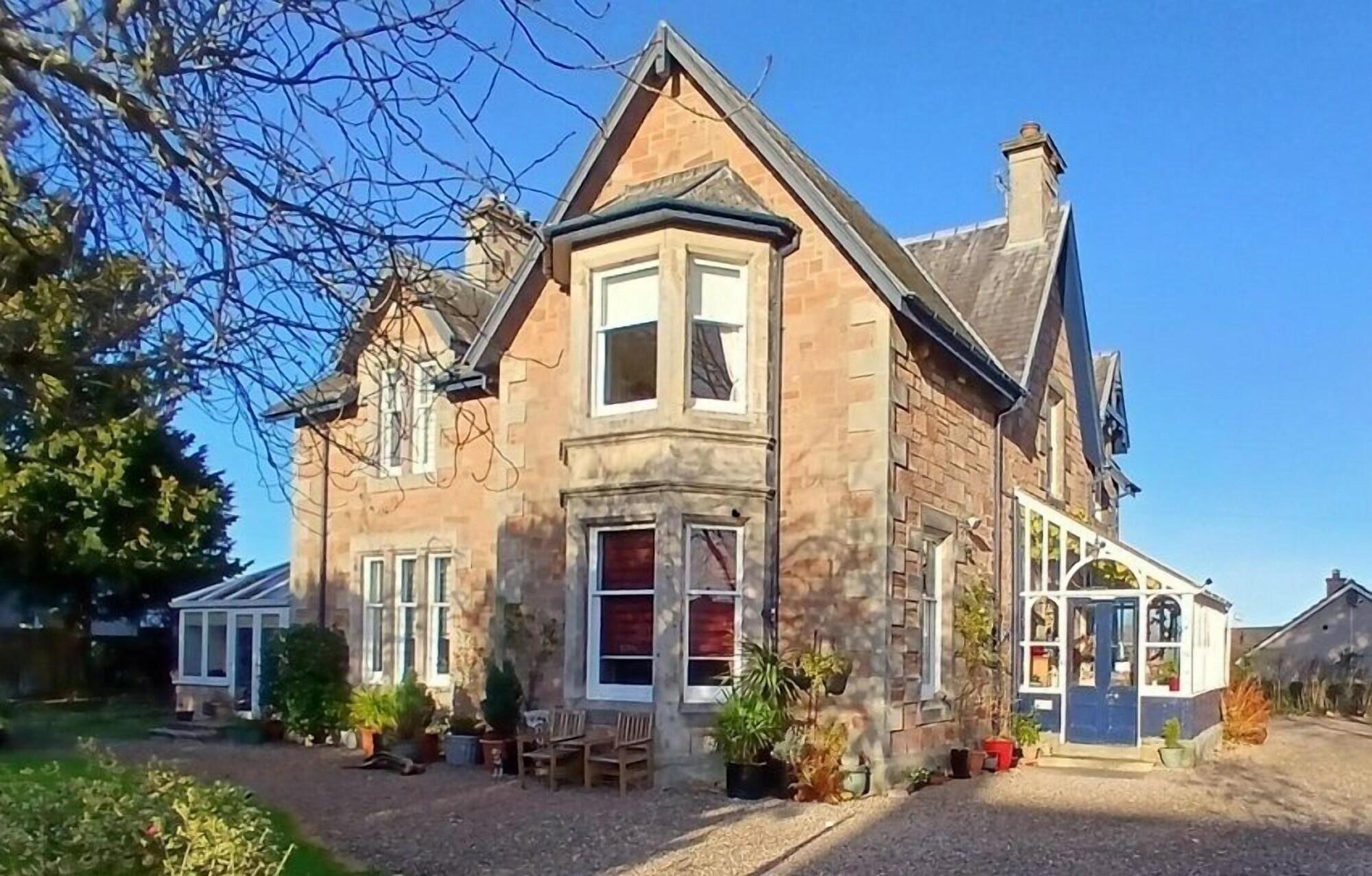 Varios Trafford Bank Guest House