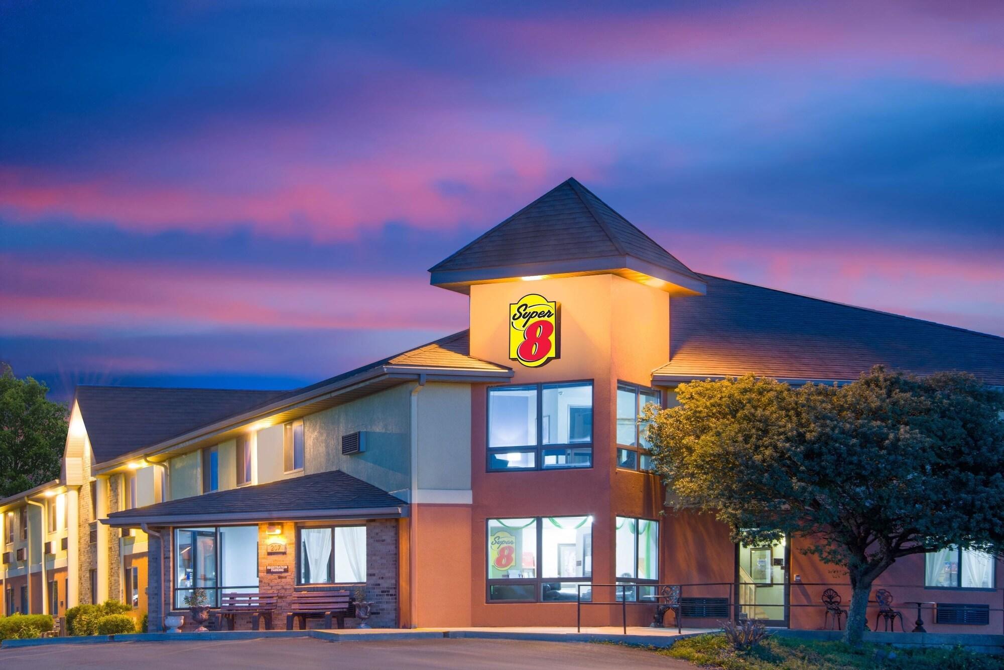 Vista Exterior Super 8 by Wyndham Toledo