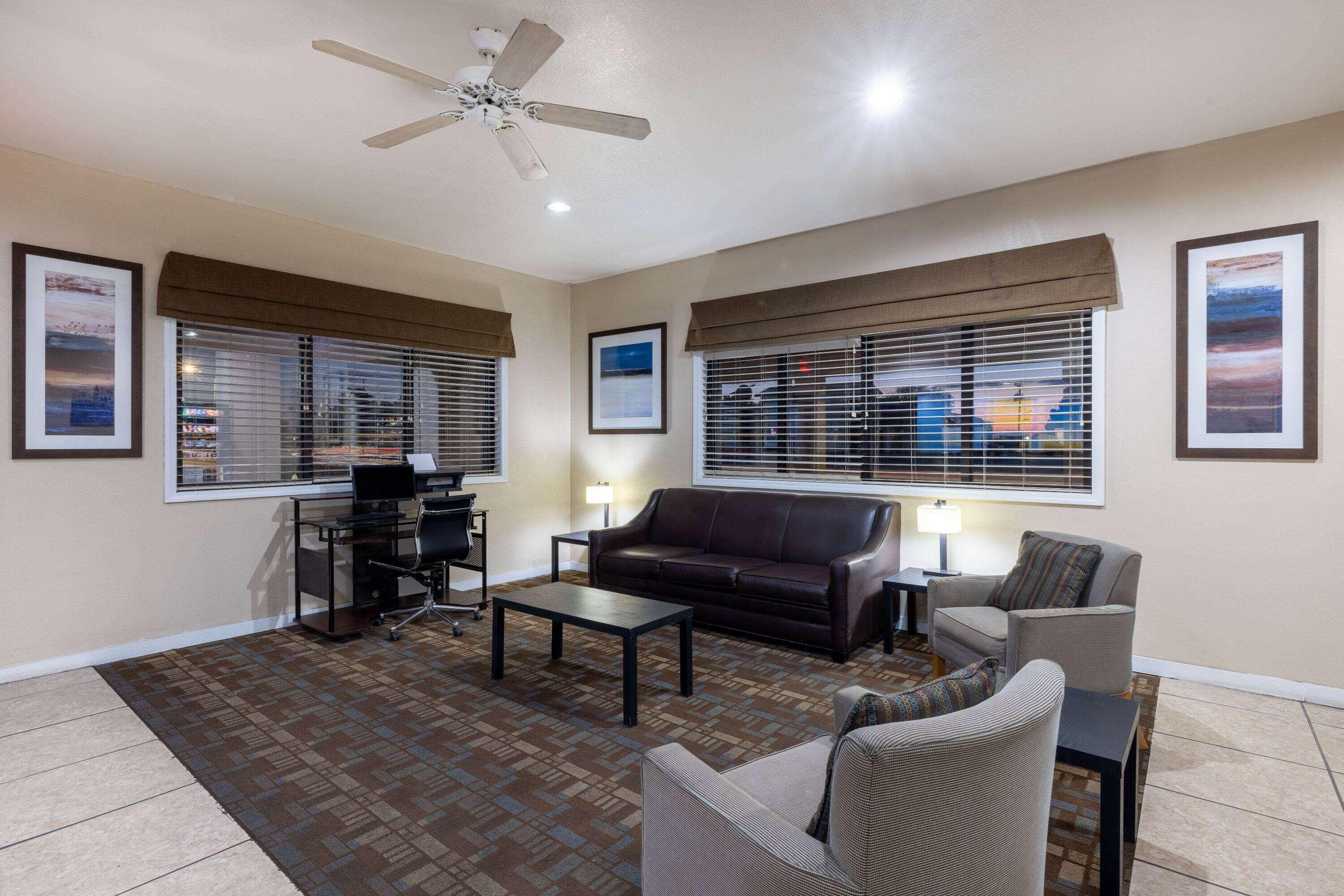 Vista Lobby Days Inn by Wyndham Roswell