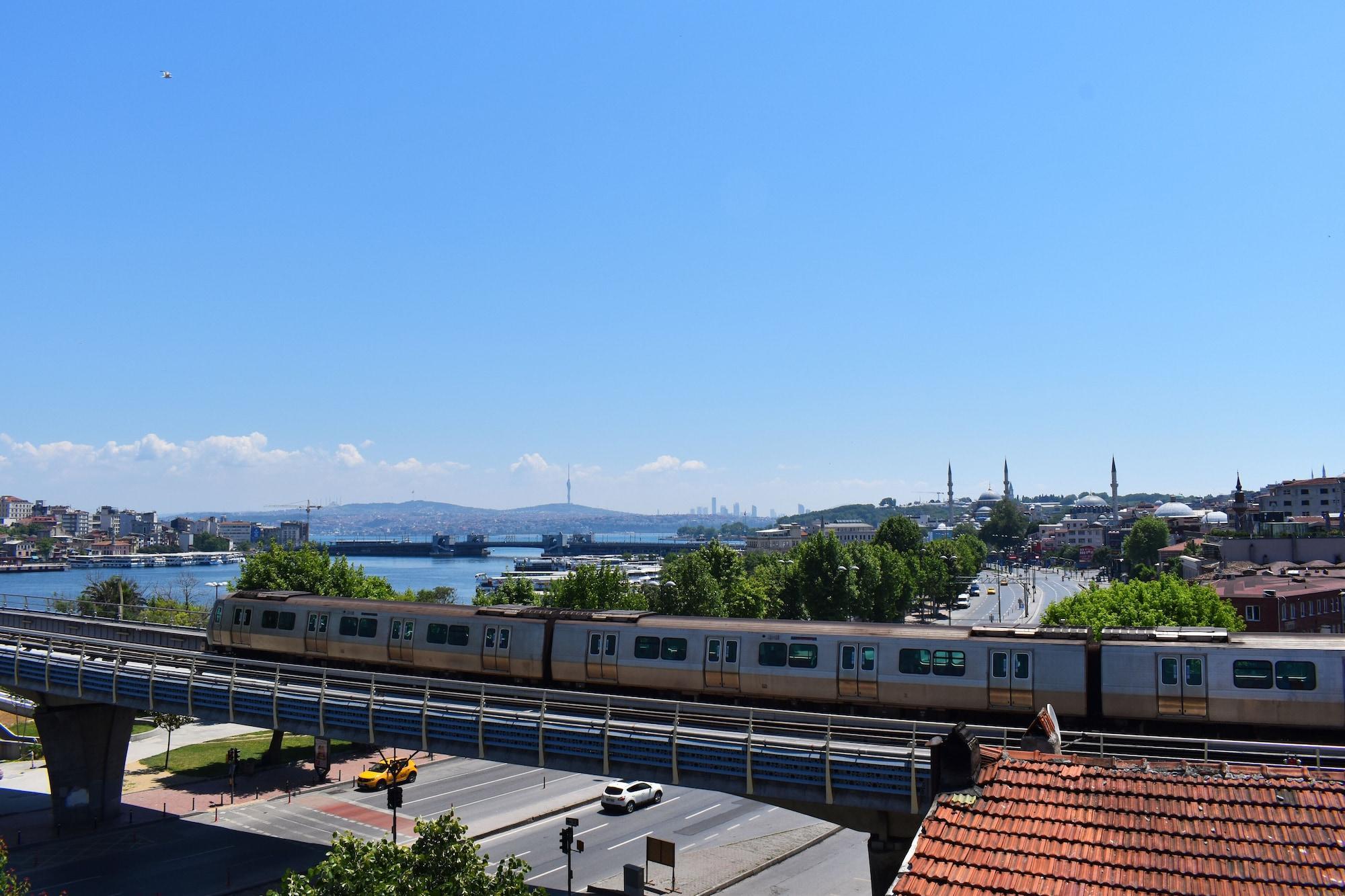 Vista da fachada Hotel Ottoman 2 Class