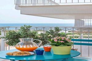 Arriendo temporal - Bright Dwelling with sea view, partnered with private beach and pool / spa.