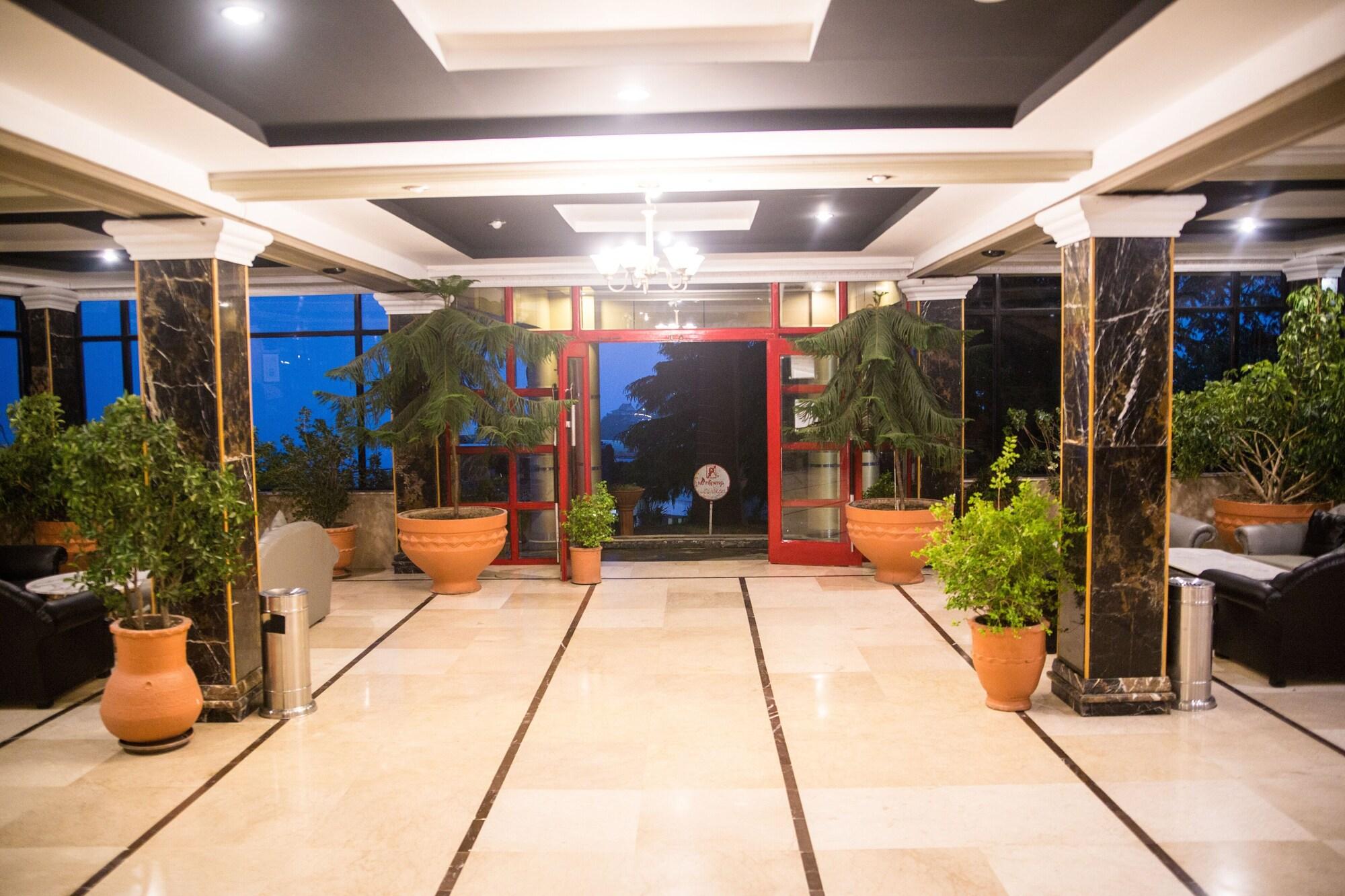 Vista Lobby Hotel Metropole