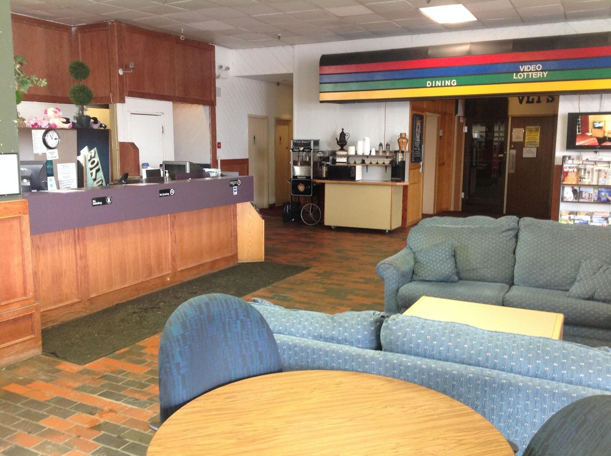 Vista Lobby Town and Country Hotel