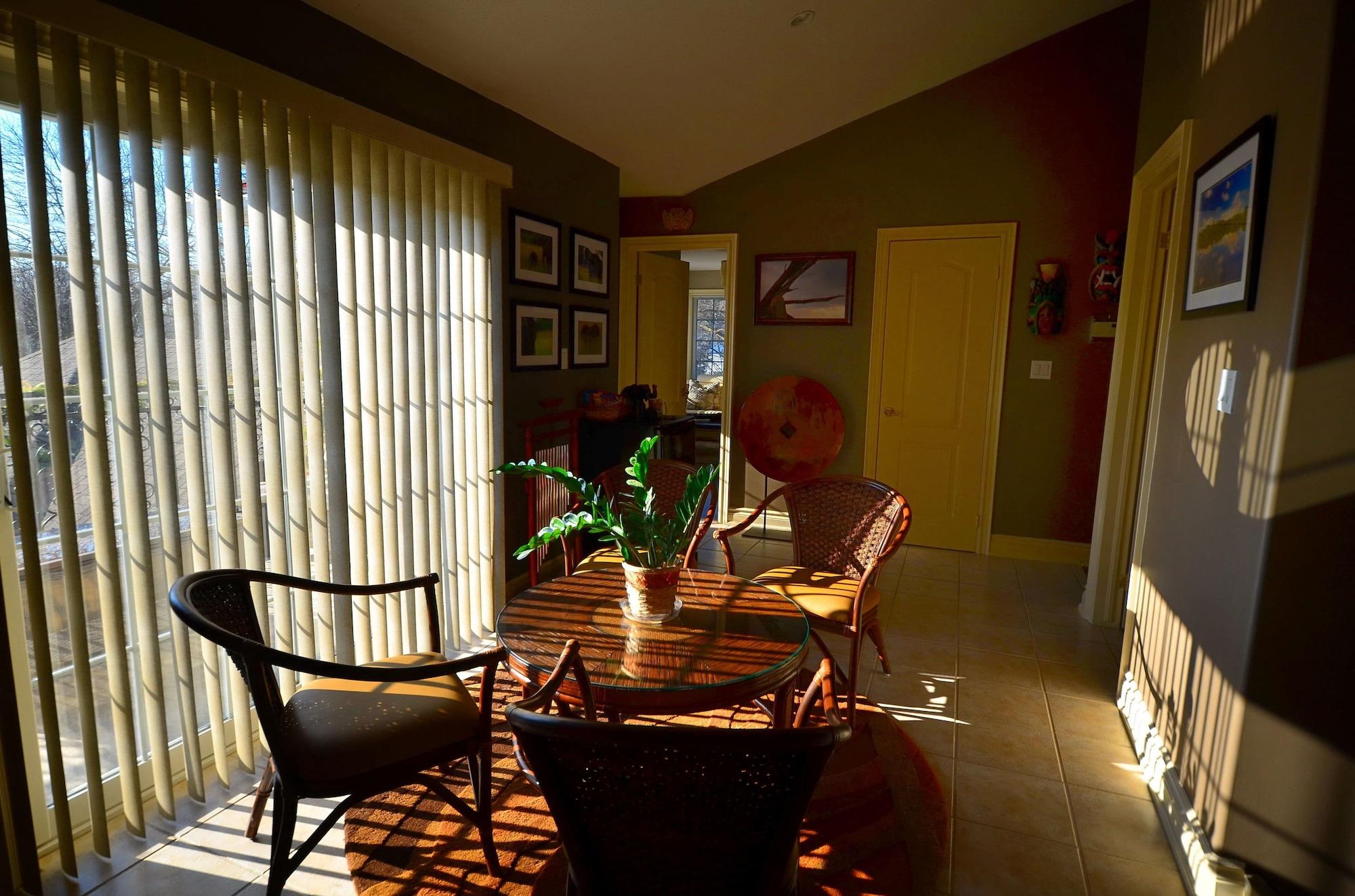Vista Lobby Explorer House