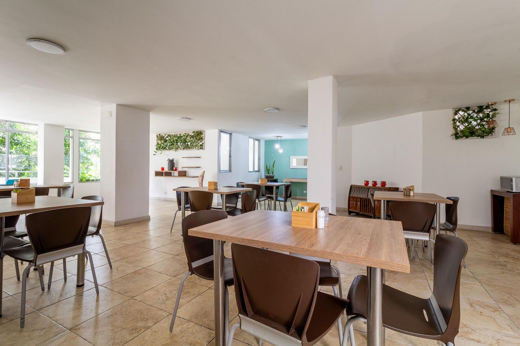 Bar/Salón Platinum Hotel