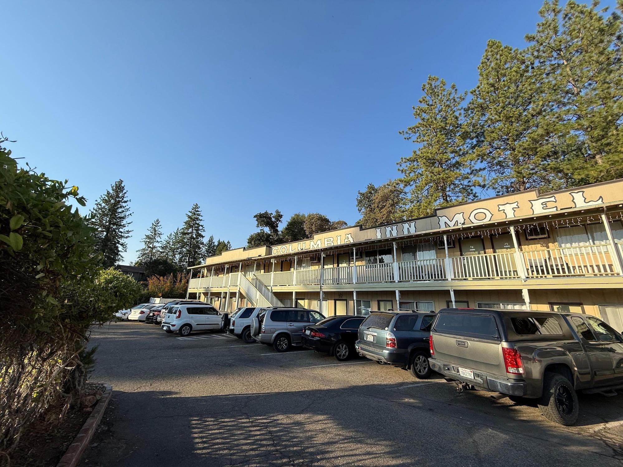 Varios Columbia Inn Motel CA 49