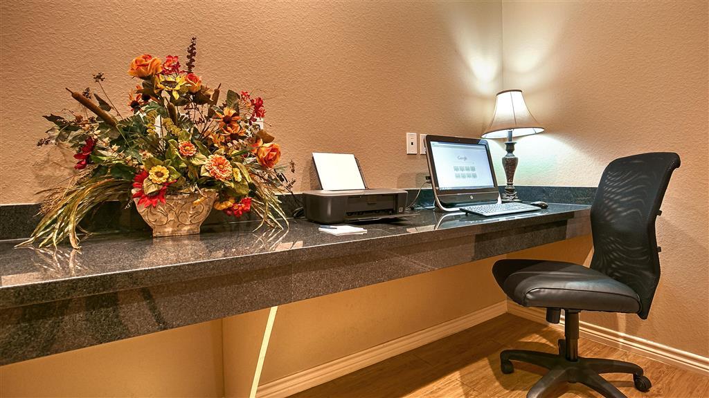 Centro de Negocios Whitten Inn Cotulla RV Par