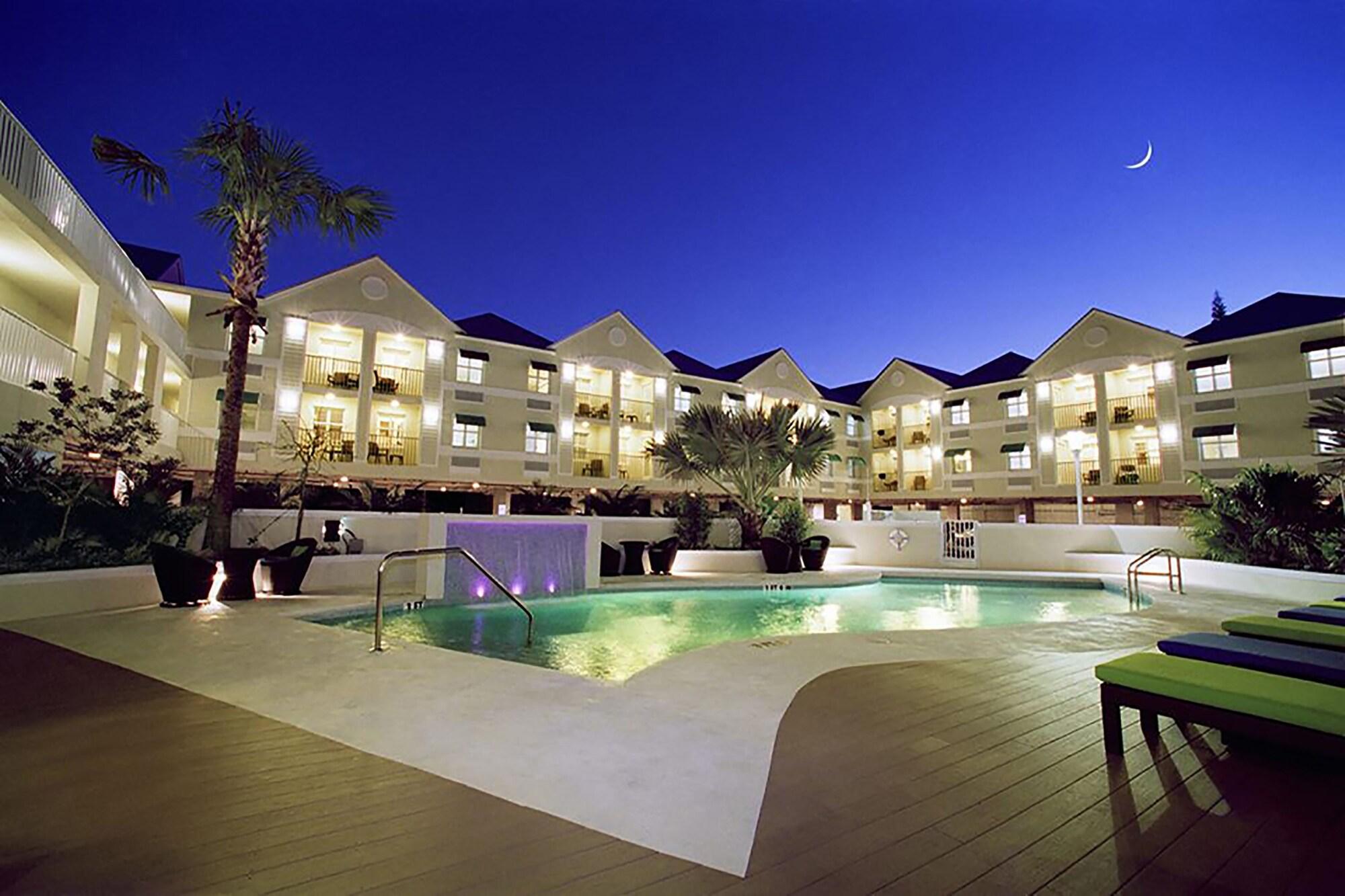 Varios Silver Palms Inn