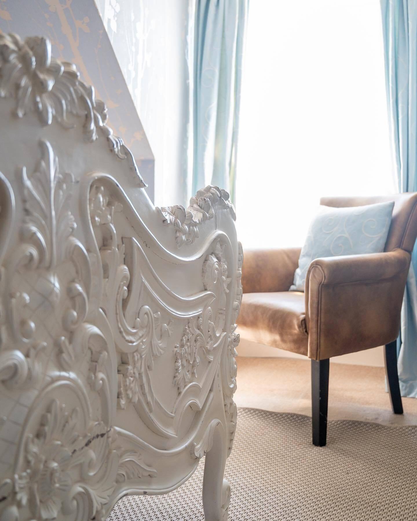 Varios Enchanted Manor