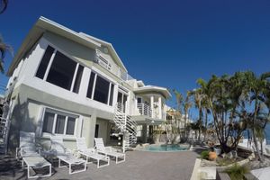 Alquiler Vacacional - Ocean Front Modern Home