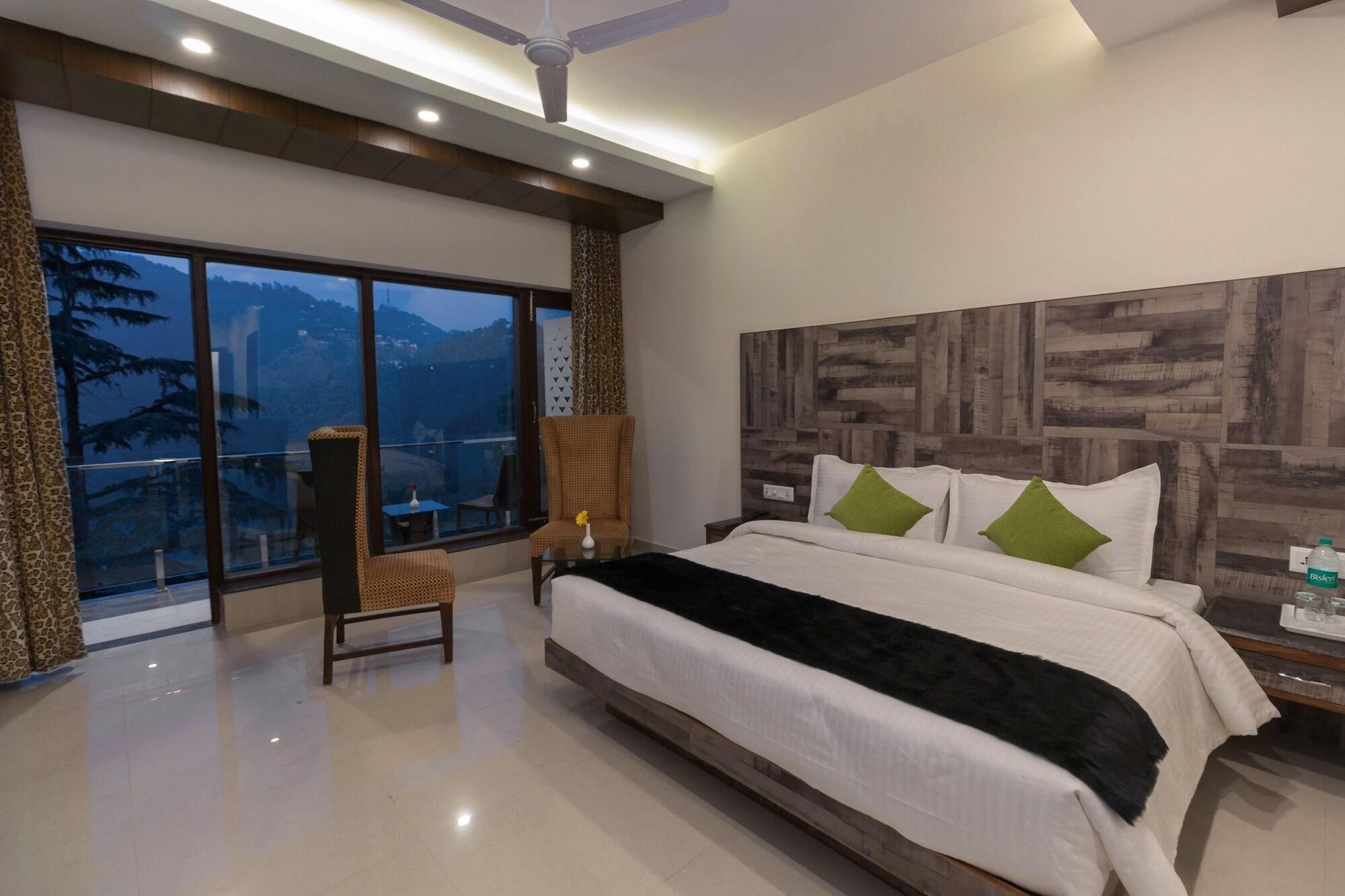 Varios Hotel Seven Oaks