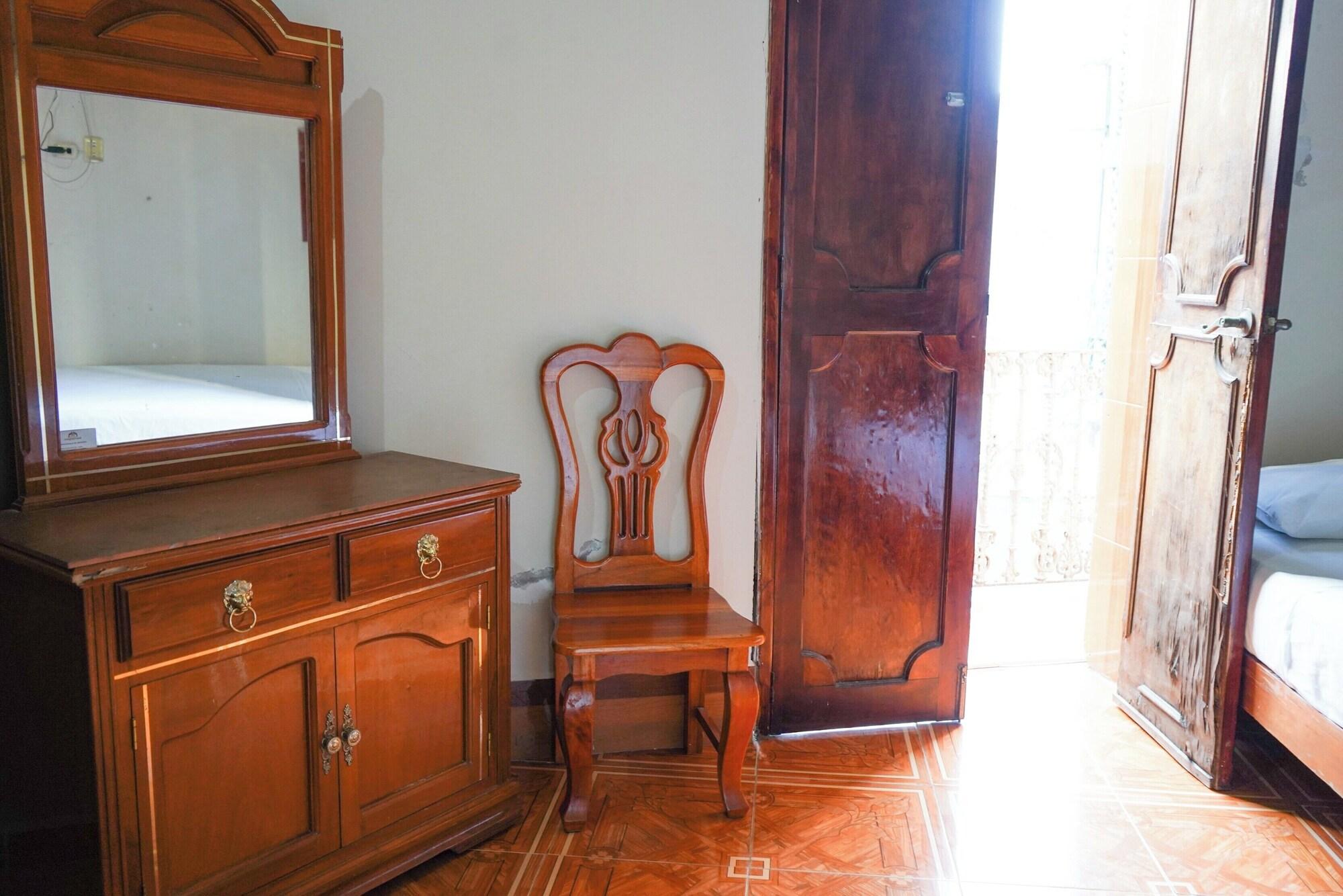 Set de Habitación OYO Hotel El Conquistador